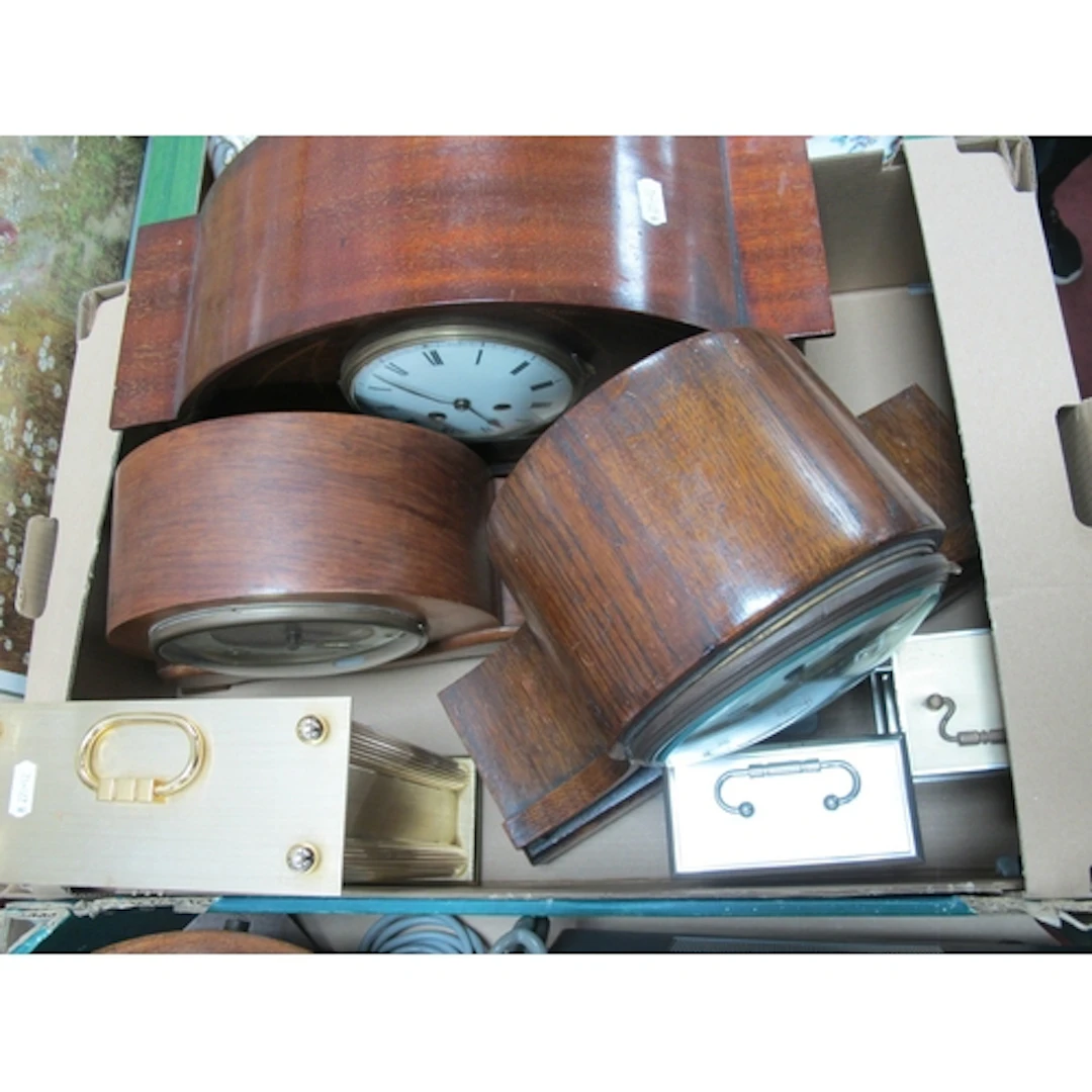 Quantity of Mantel and Table Clocks, including early XX Cent...