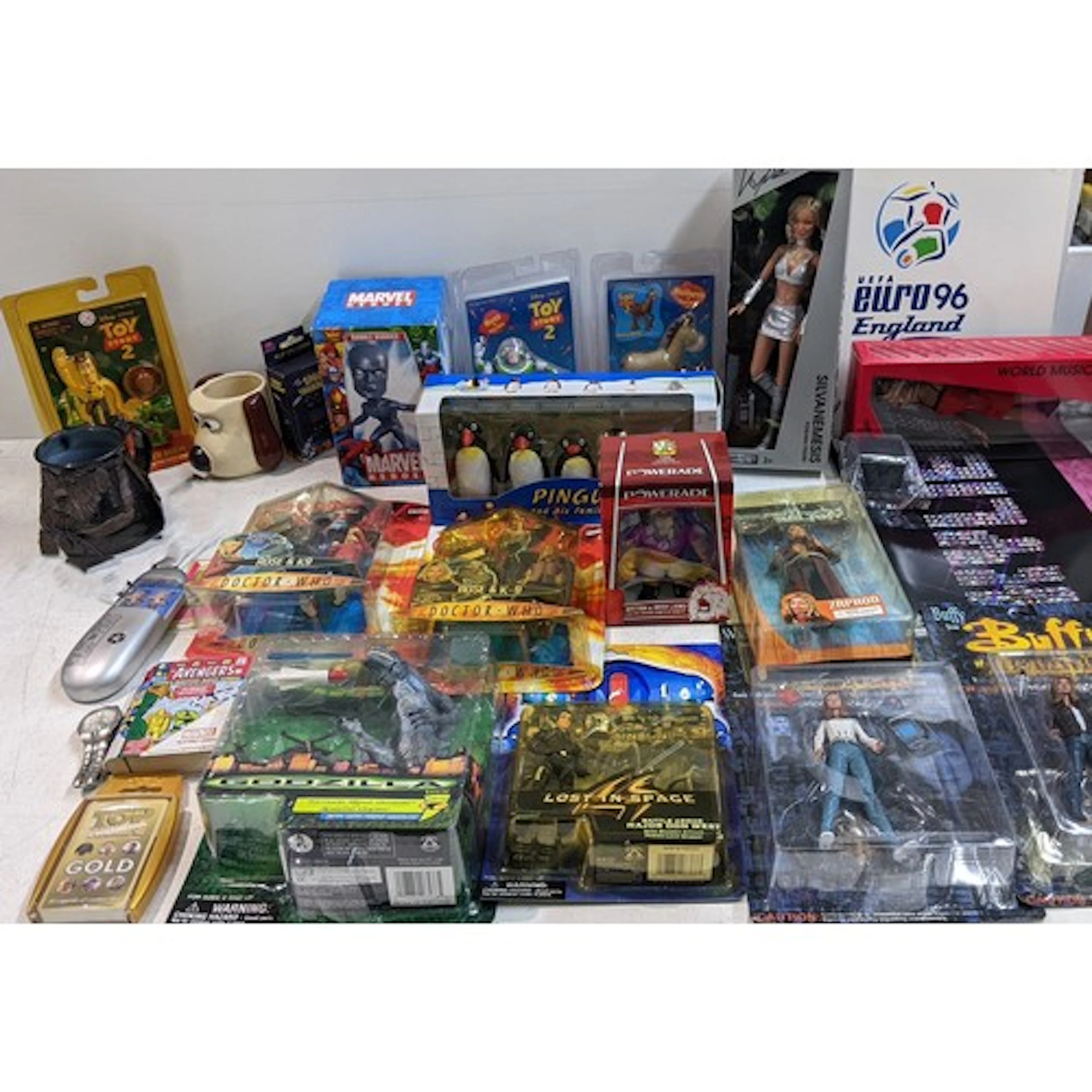 A mixed lot of mainly boxed to toys to include boxed Doctor ...