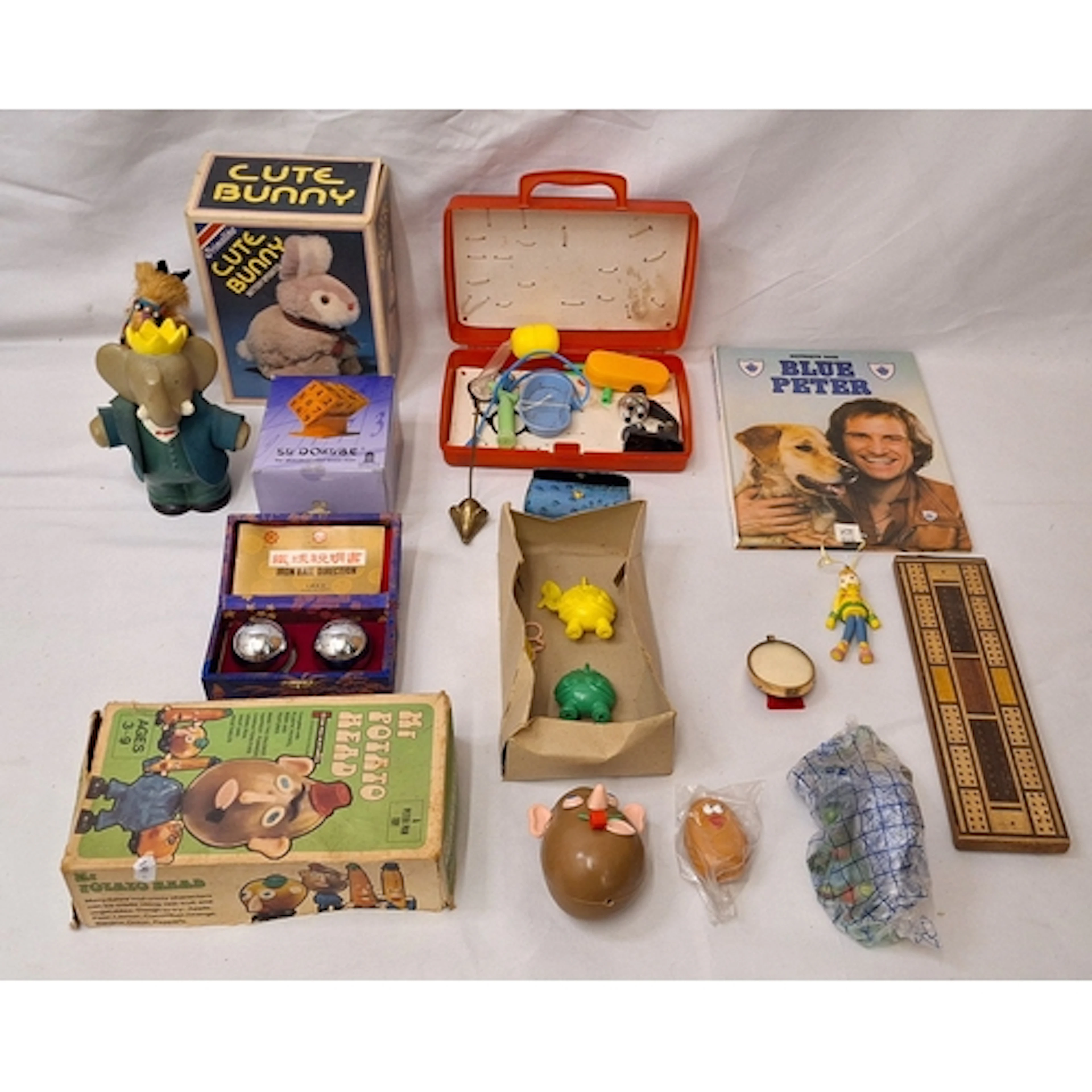 Boxed Vintage Cute Bunny battery operated toy, Su Dokupe sud...