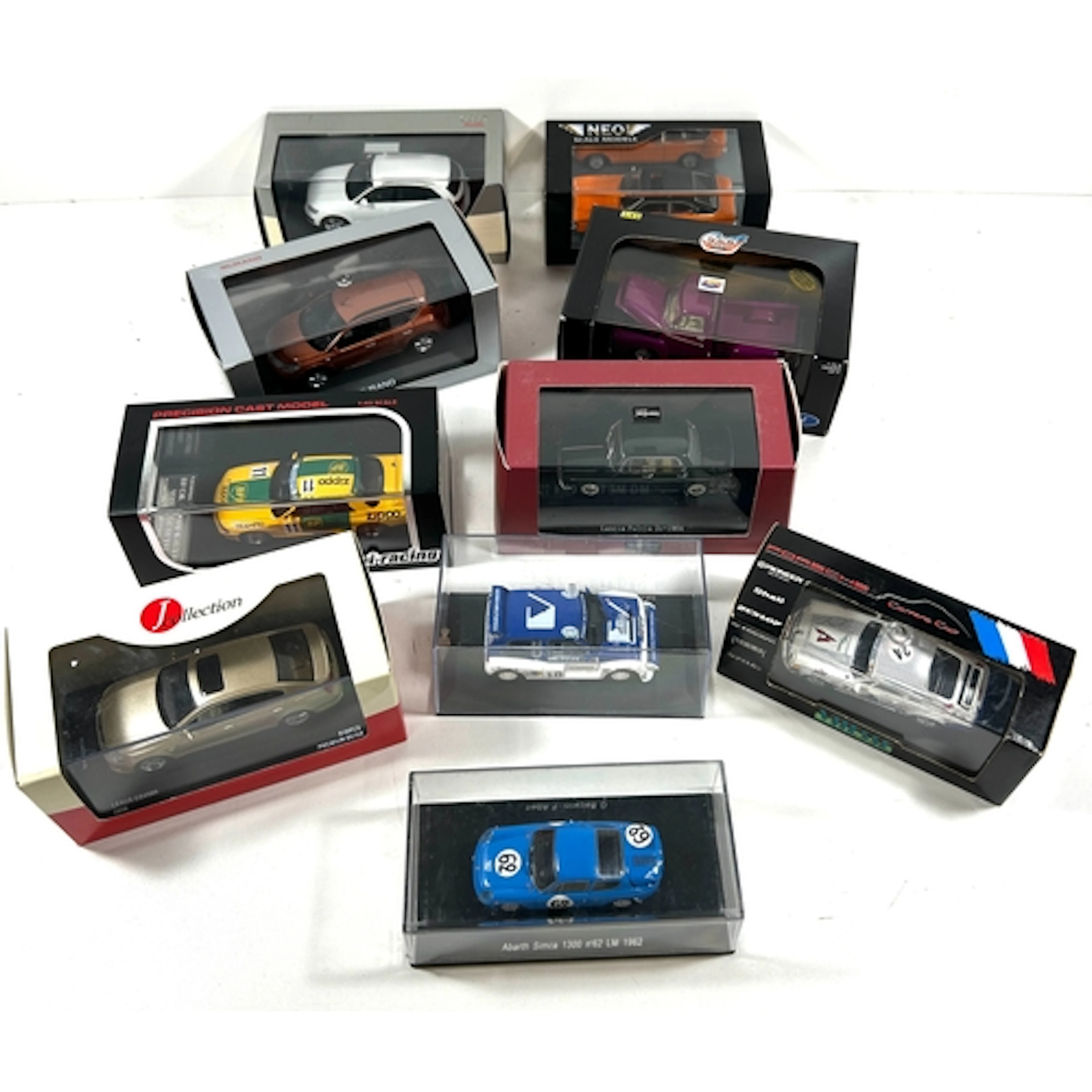 16 Various Makes. Point of Sale - AUDI Q5 and a Nissan Muran...