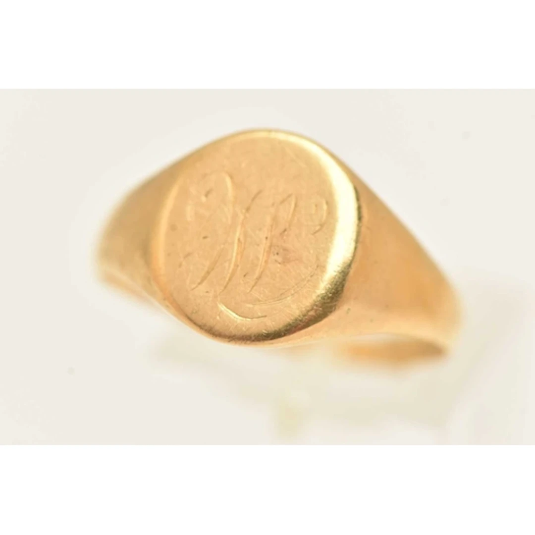 AN AF 18CT GOLD SIGNET RING, split band, hallmark rubbed for...