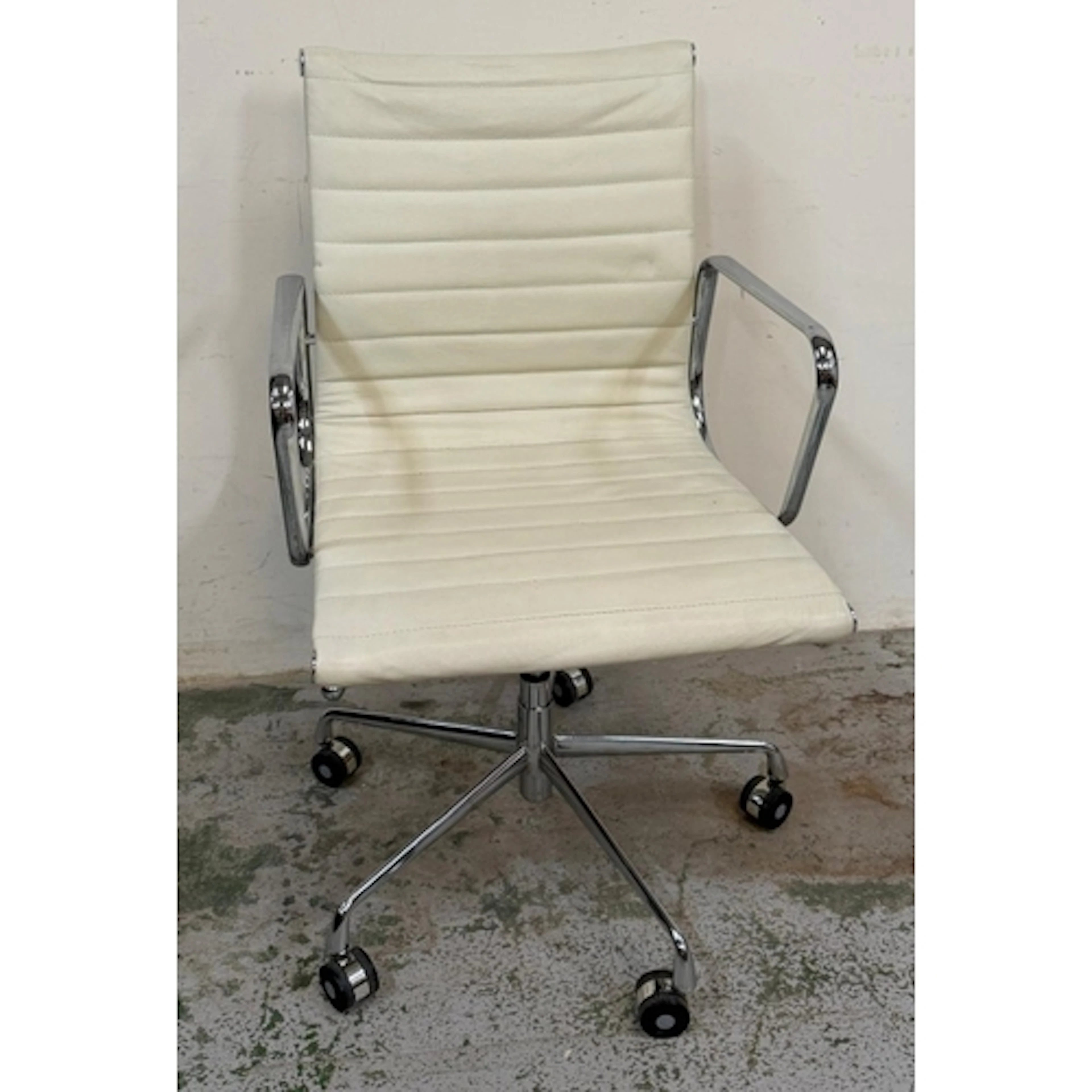 Eames style desk chair General chair...