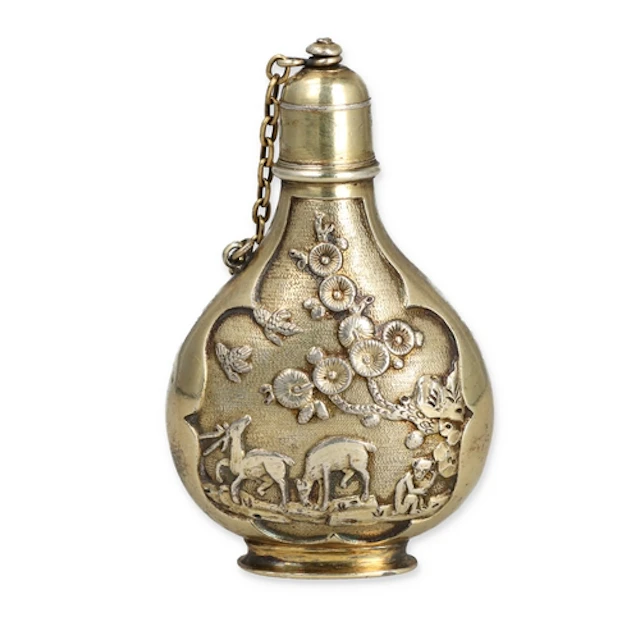 AN 18TH CENTURY CHINESE SILVER GILT SNUFF BOTTLE 7.2cm H...