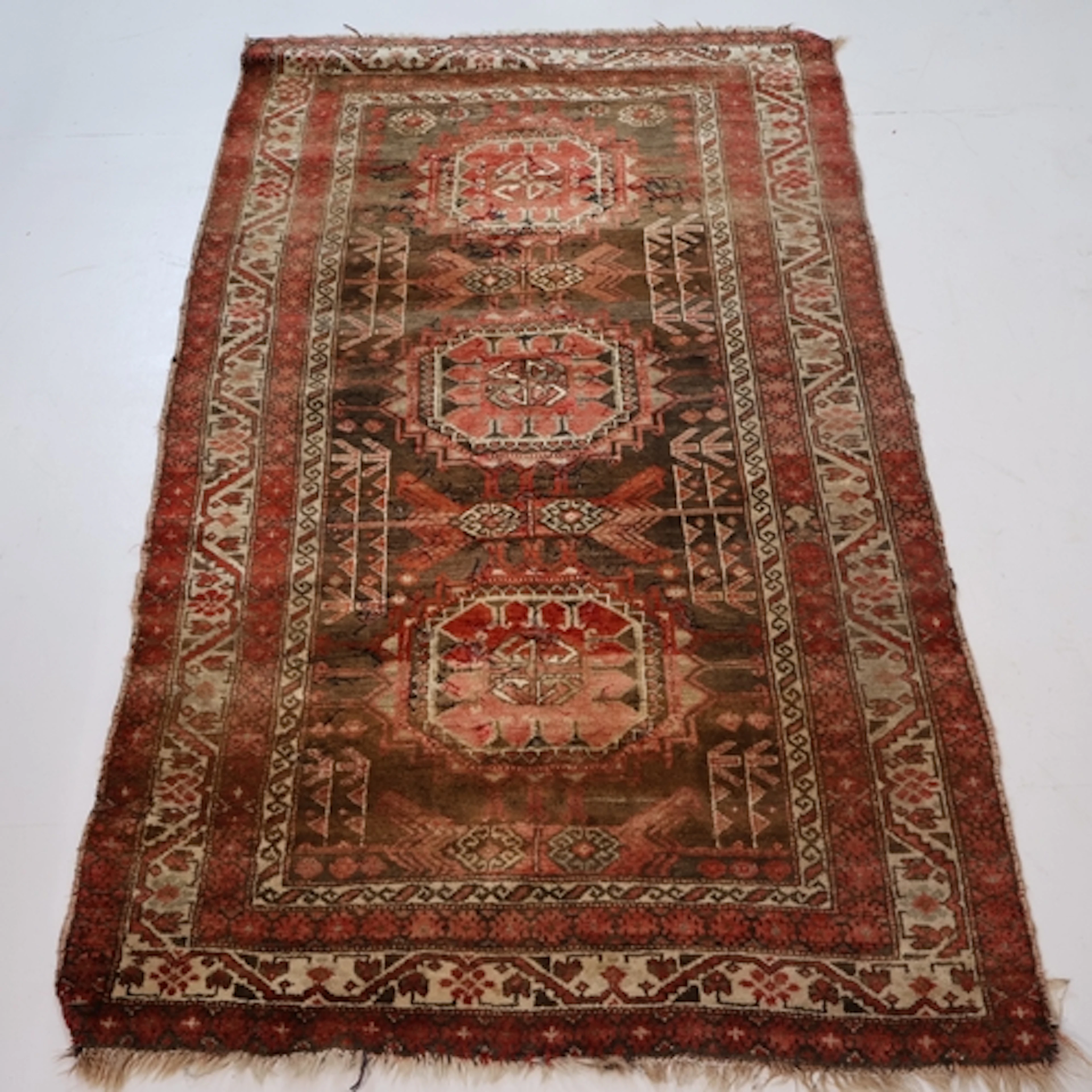 An antique Turkoman red ground rug, L173cm, W102cm.