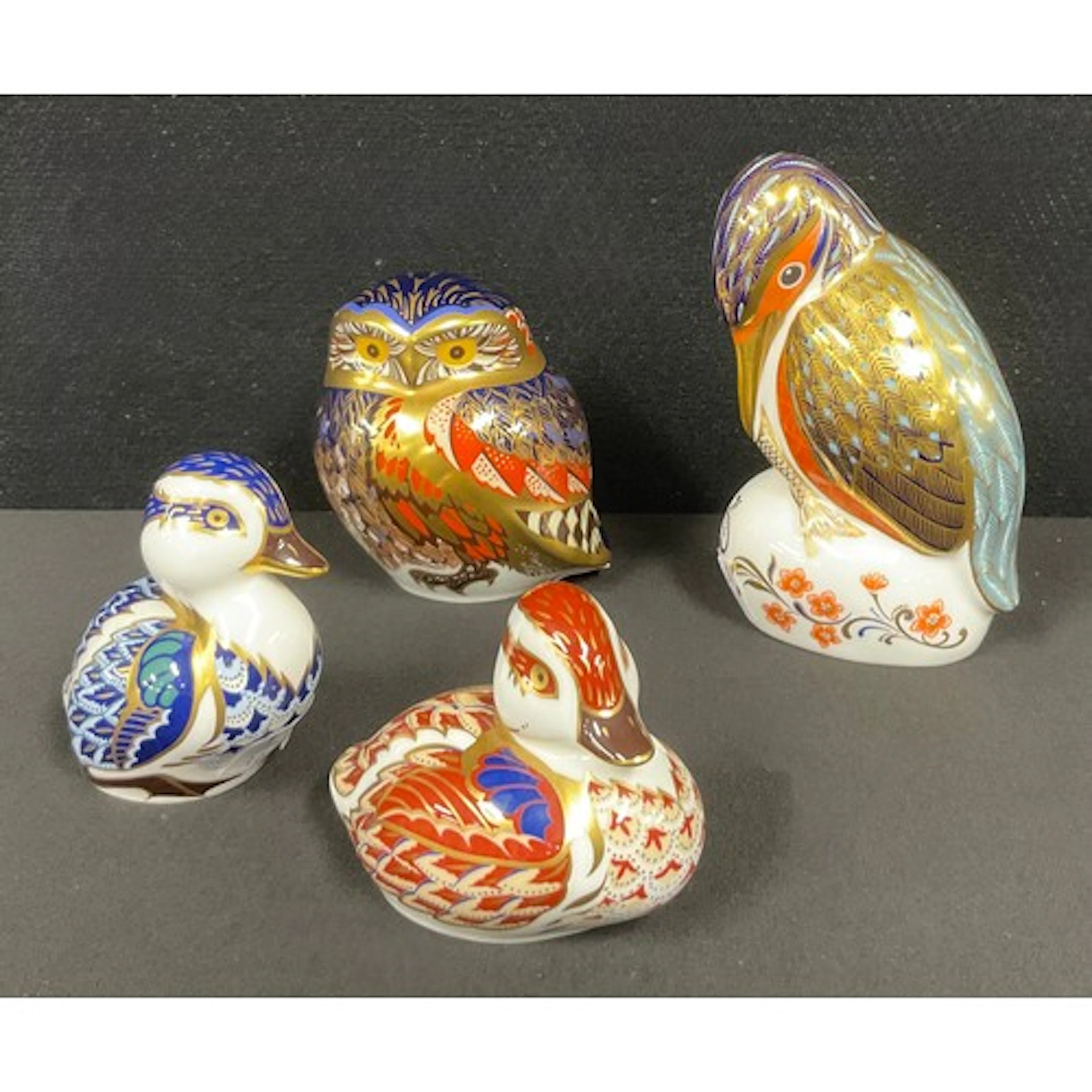 A Royal Crown Derby paperweight, Kingfisher, gold stopper, p...