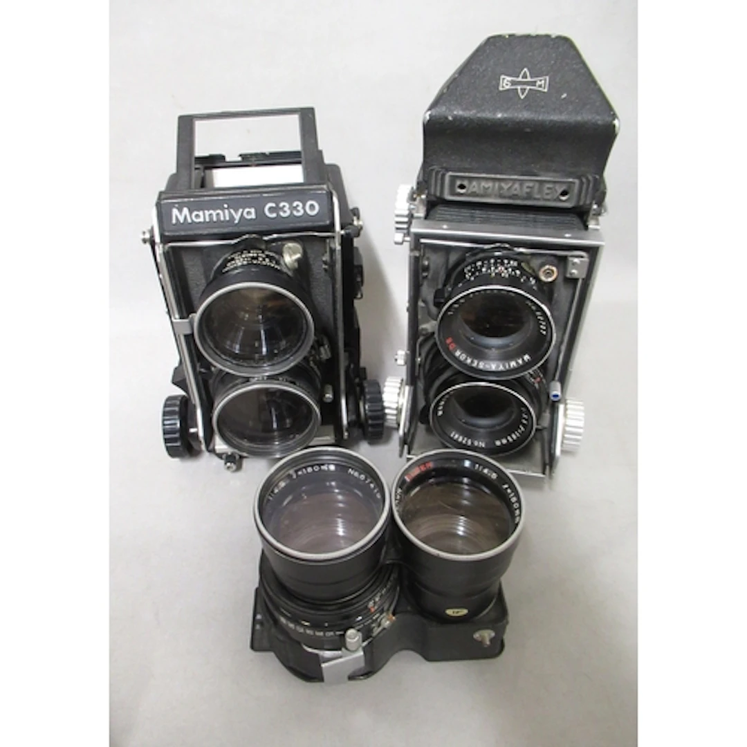 Two Mamiya studio cameras, models C330 and Mamiyaflex