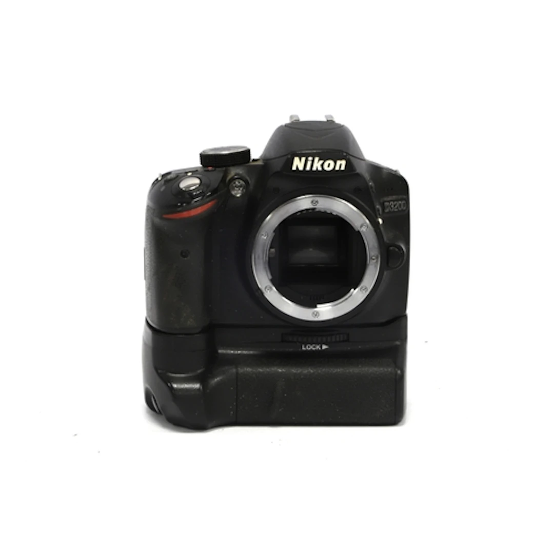 Nikon D3200 DSLR Camera Body, black, Untested.