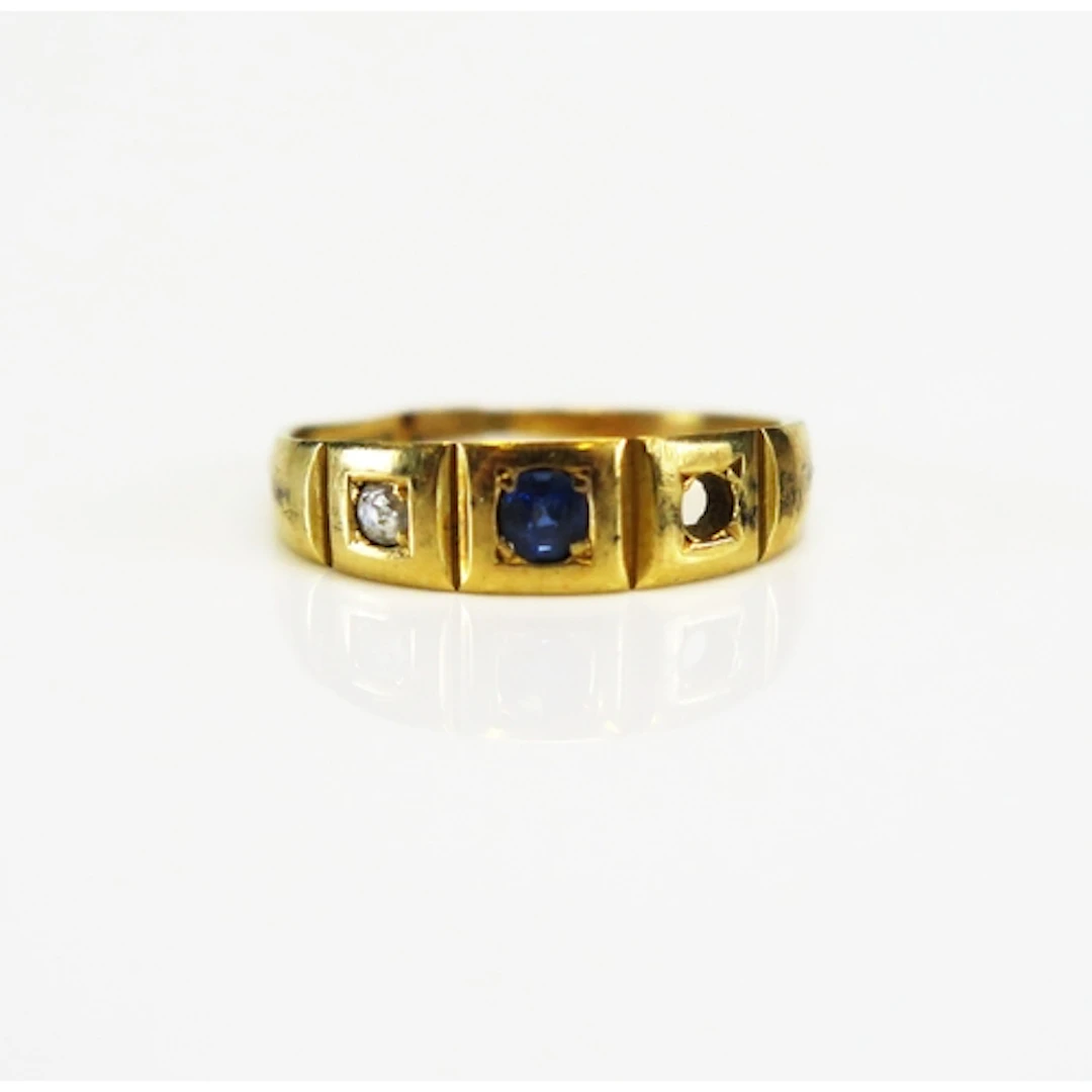 An 18ct gold gem set ring, size I, hallmarks indistinct, 2.3...