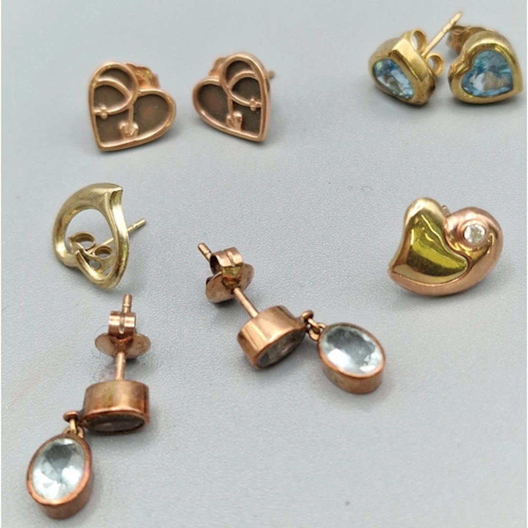Collection of 9ct gold earrings, some Clogau gold designs. 9...