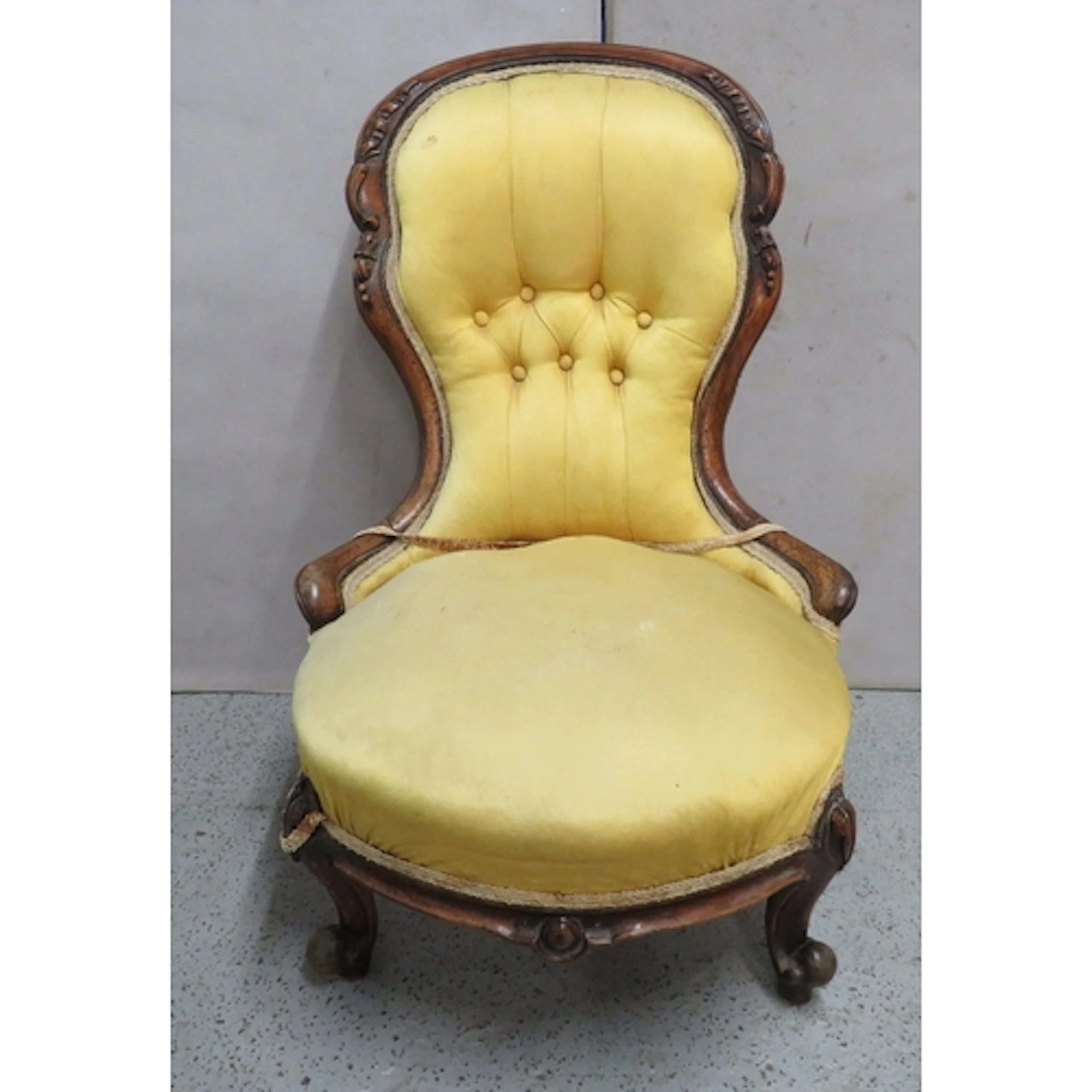 Antique Victorian Walnut Button Spoon Backed Chair with carv...