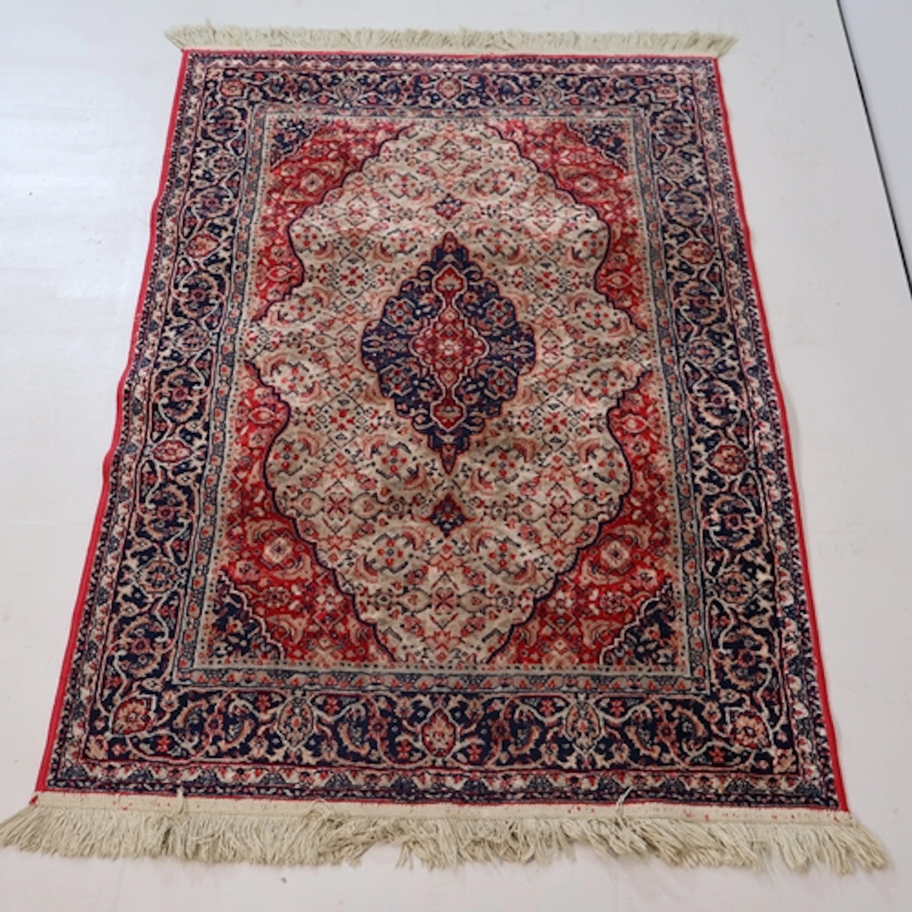 A small red and blue ground Persian Kashan rug, L138cm, W98c...