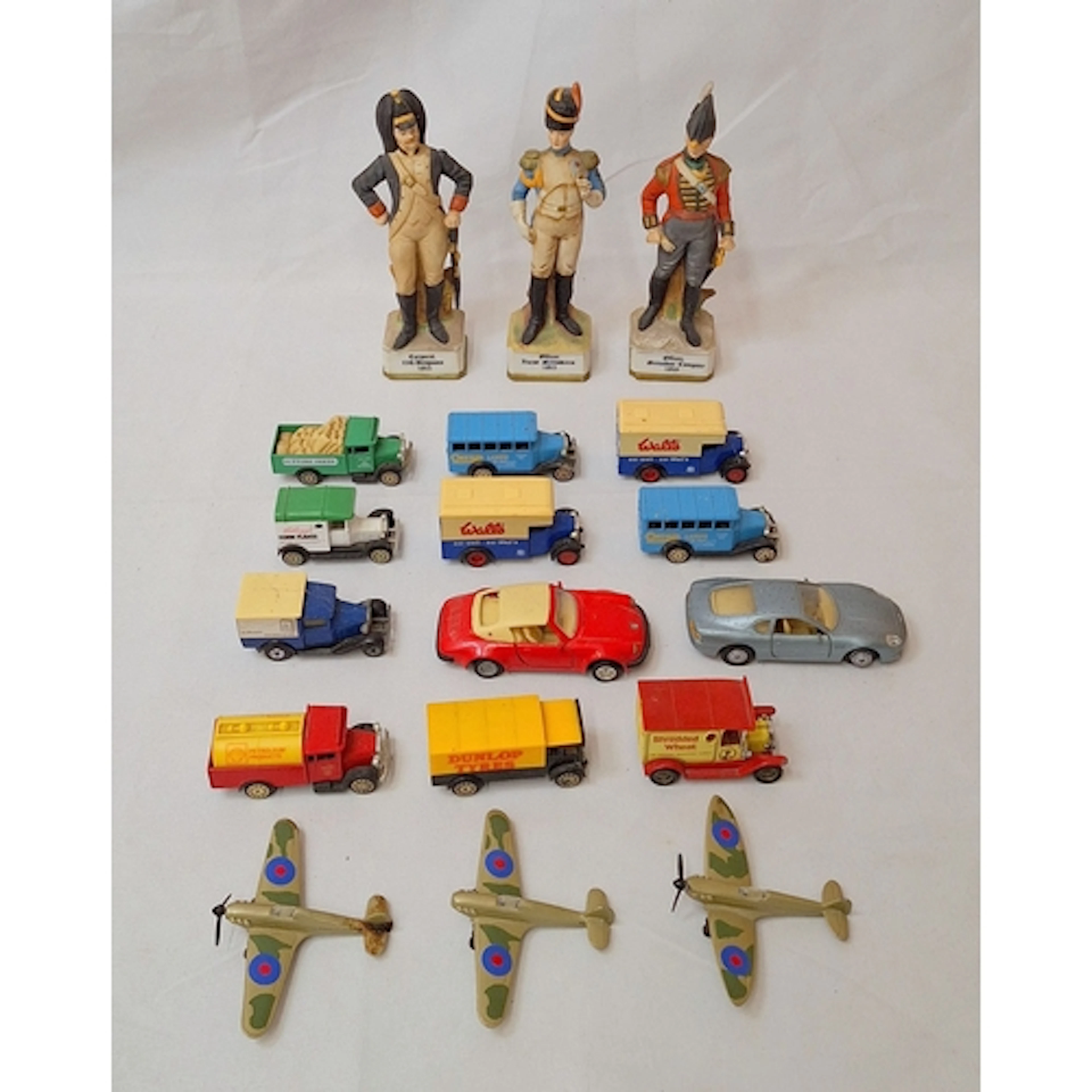 Die Cast Model Vehicles incl. Maisto Aston Martin DB7, Lledo...