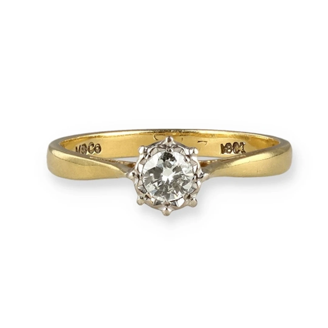 AN 18 CARAT GOLD SOLITAIRE DIAMOND RING Weight: 2.6gms...
