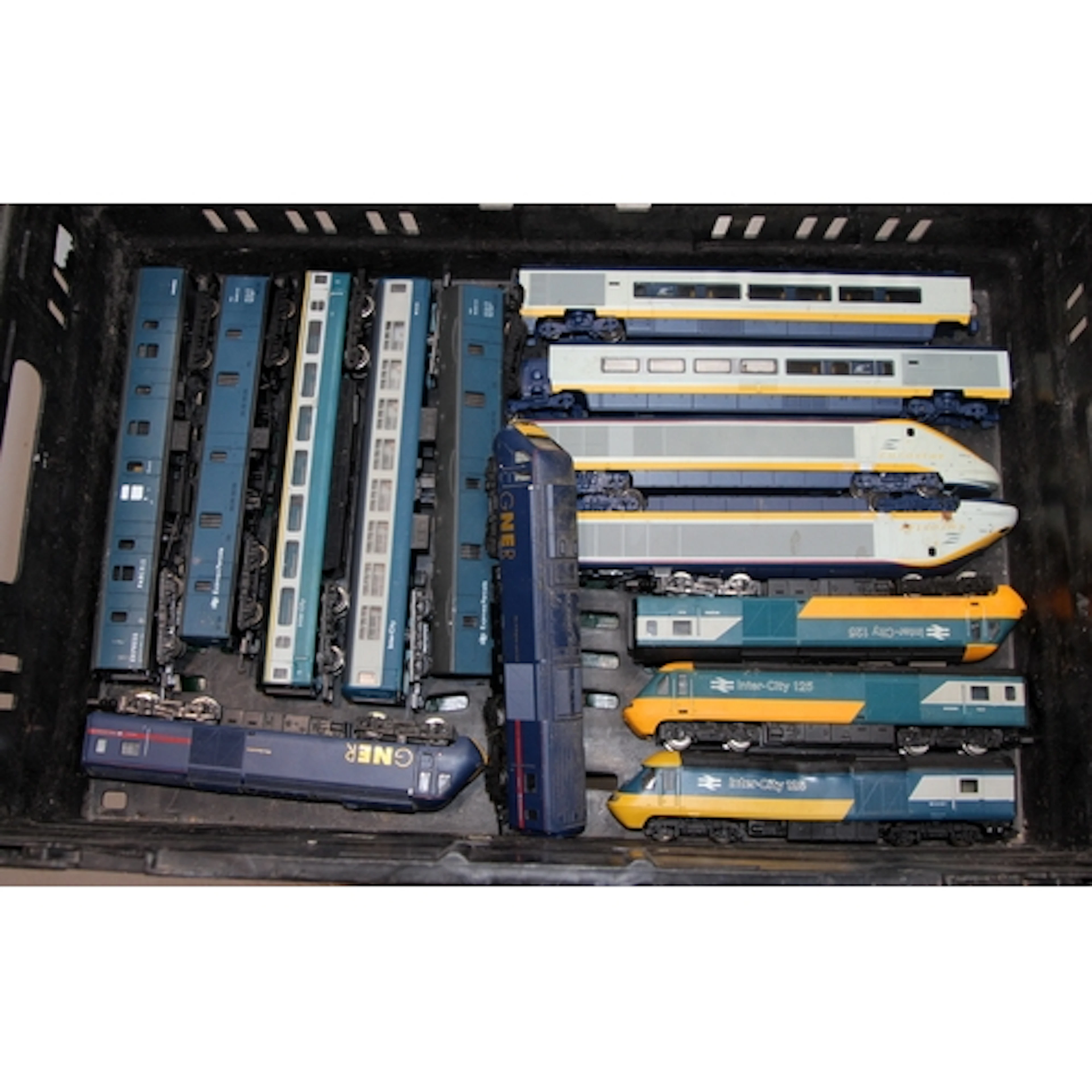 A collection of OO gauge locomotives and carriages. 14 items...