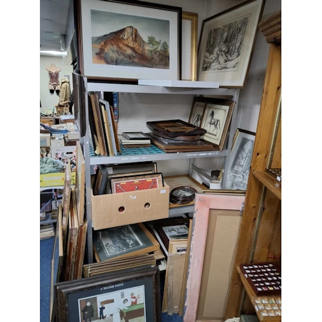 A LARGE QUANTITY OF FRAMED AND UNFRAMED WALL-HANGING DECORAT...