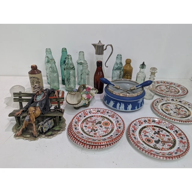 Mixed ceramics and collectables to include Capodimonte figur...