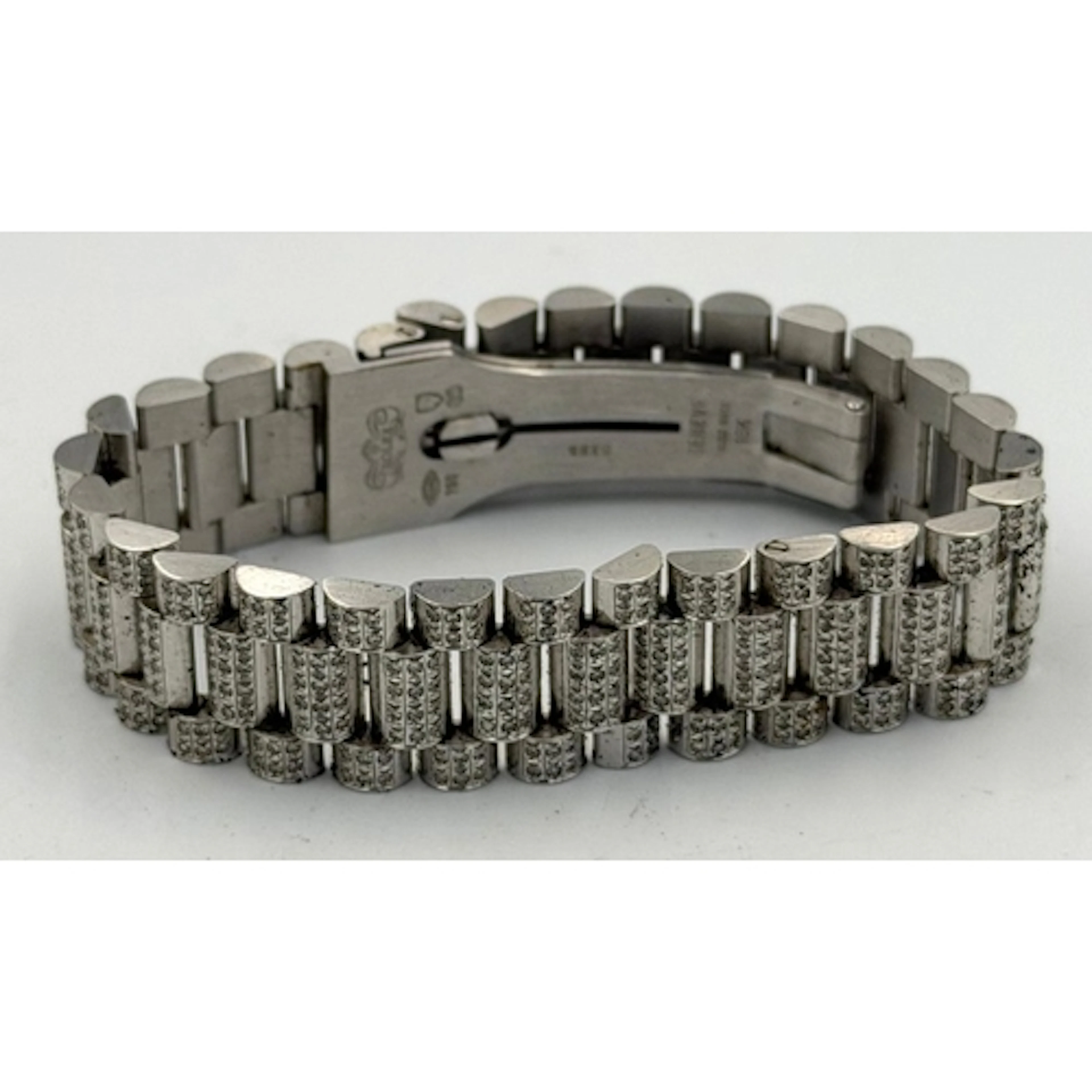 An 18ct white gold and diamond bracelet, hallmarked and with...