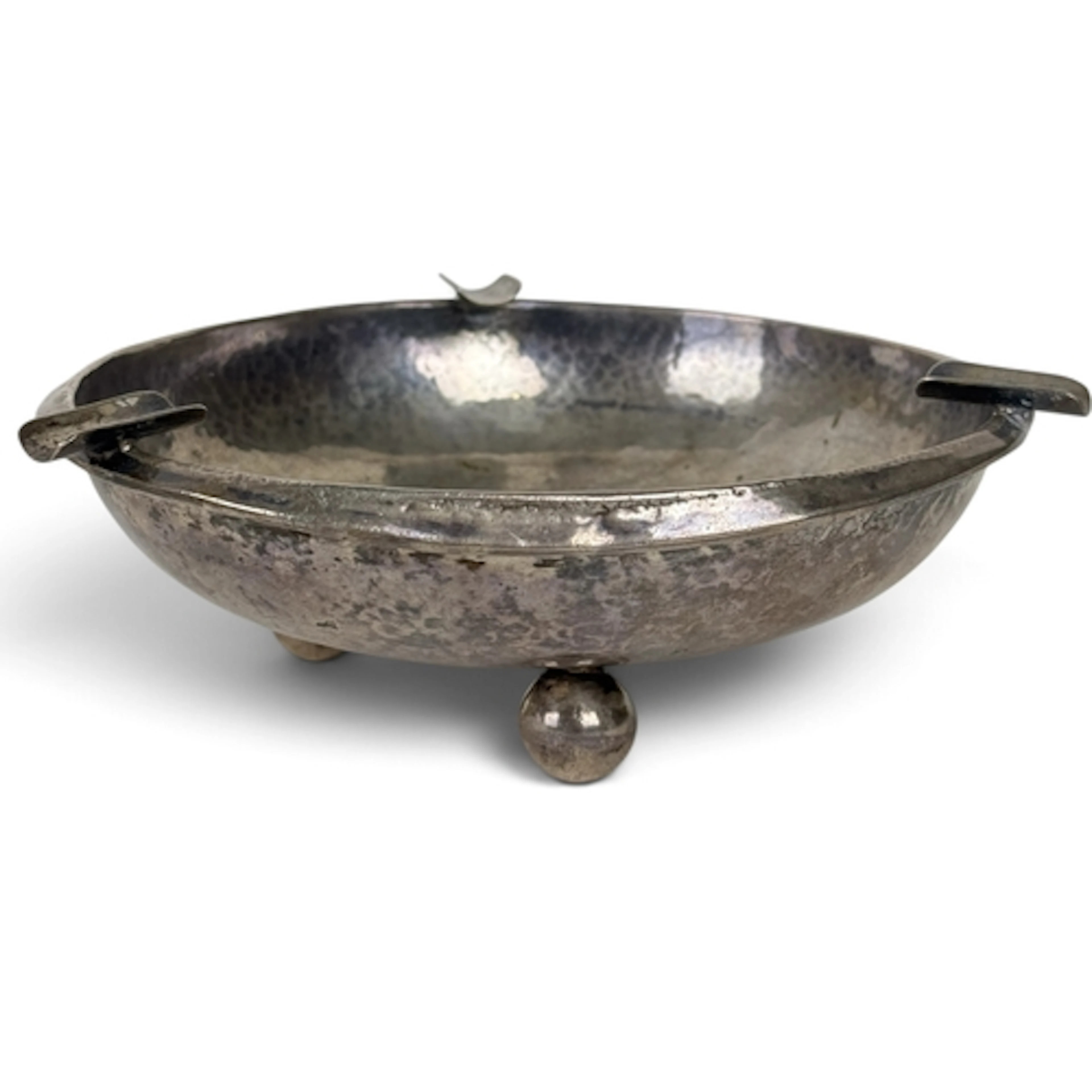 A GERMAN SILVER CIRCULAR ASHTRAY, 800 MARK, WITH THREE RESTS...