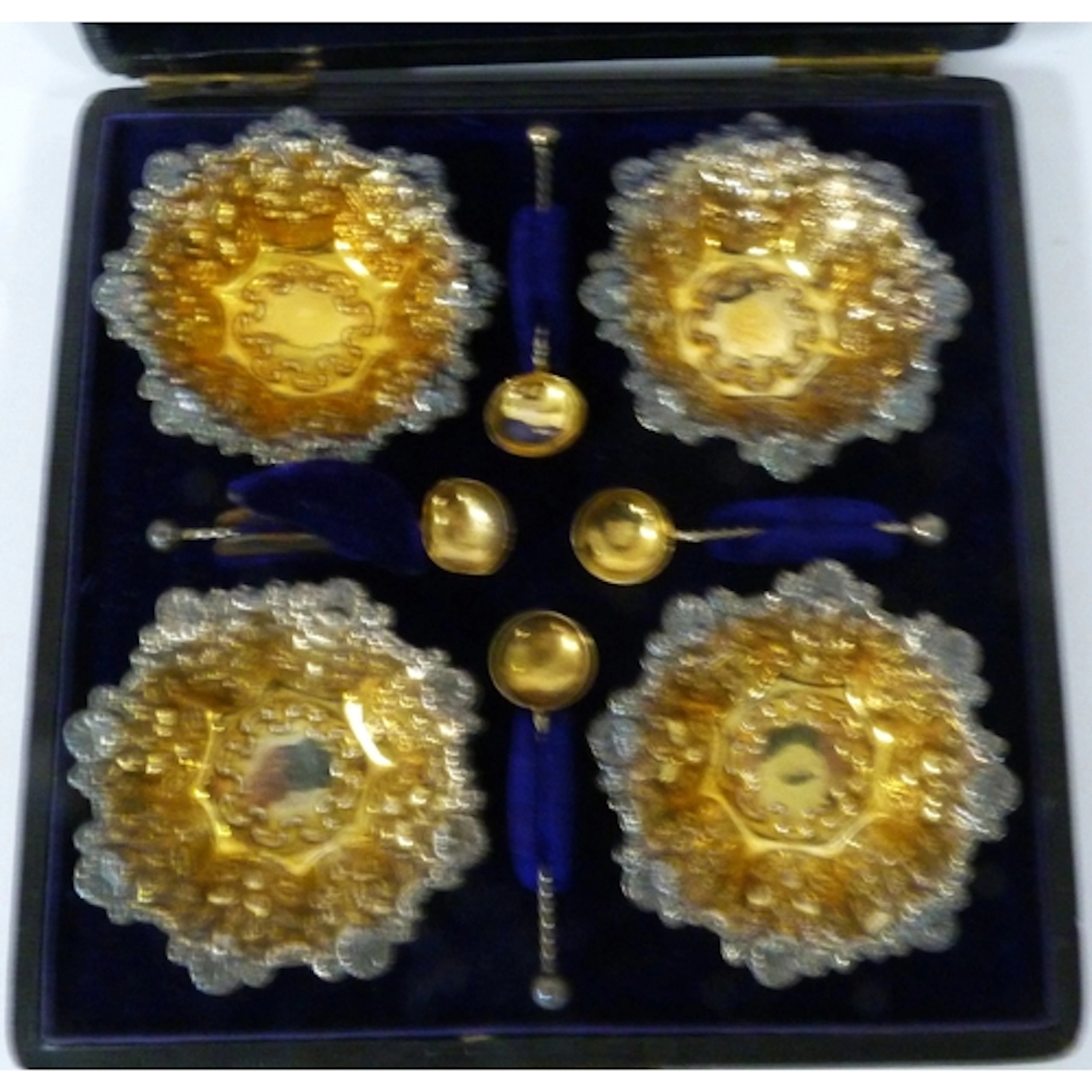 Set of four silver salt cellars and spoons, 36g gross, in fi...