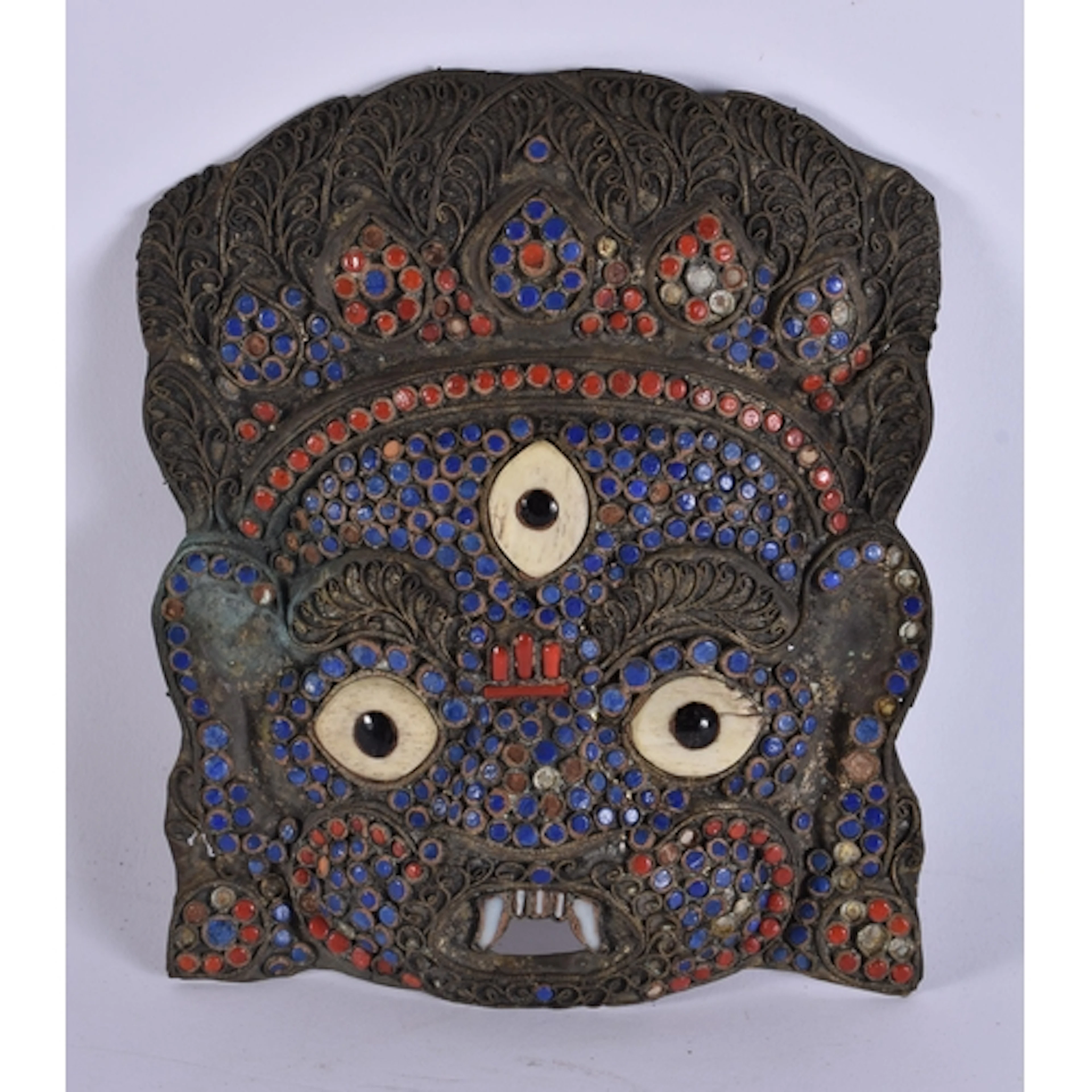 A TIBETAN COPPER ALLOY CORAL AND LAPIS MASK. 18 cm x 14 cm.