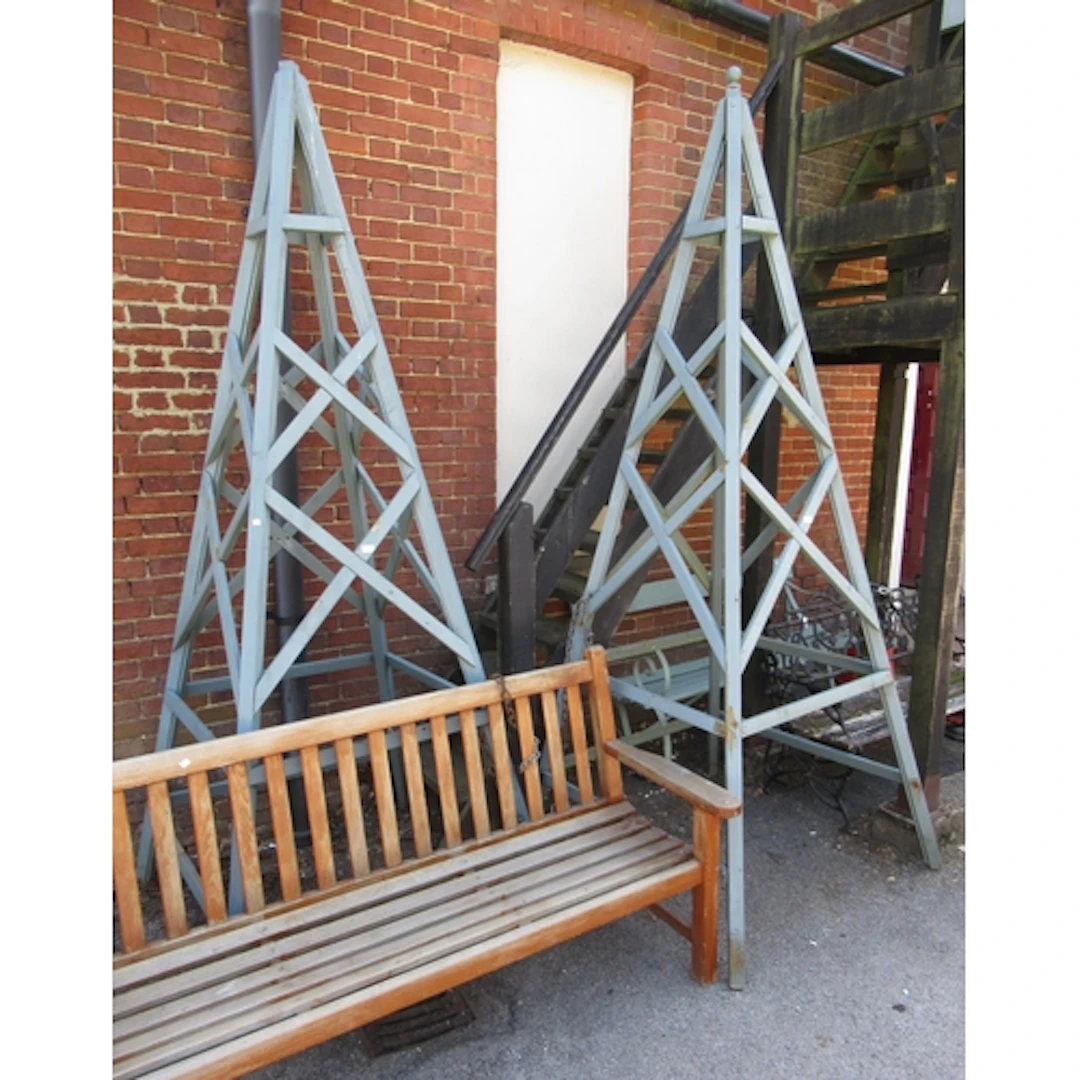 Pair of modern painted wooden garden obelisks, 275cm high ap...