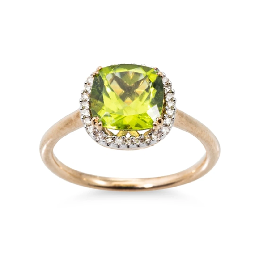 A PERIDOT AND DIAMOND CLUSTER RING, mounted in 9ct gold. Est...