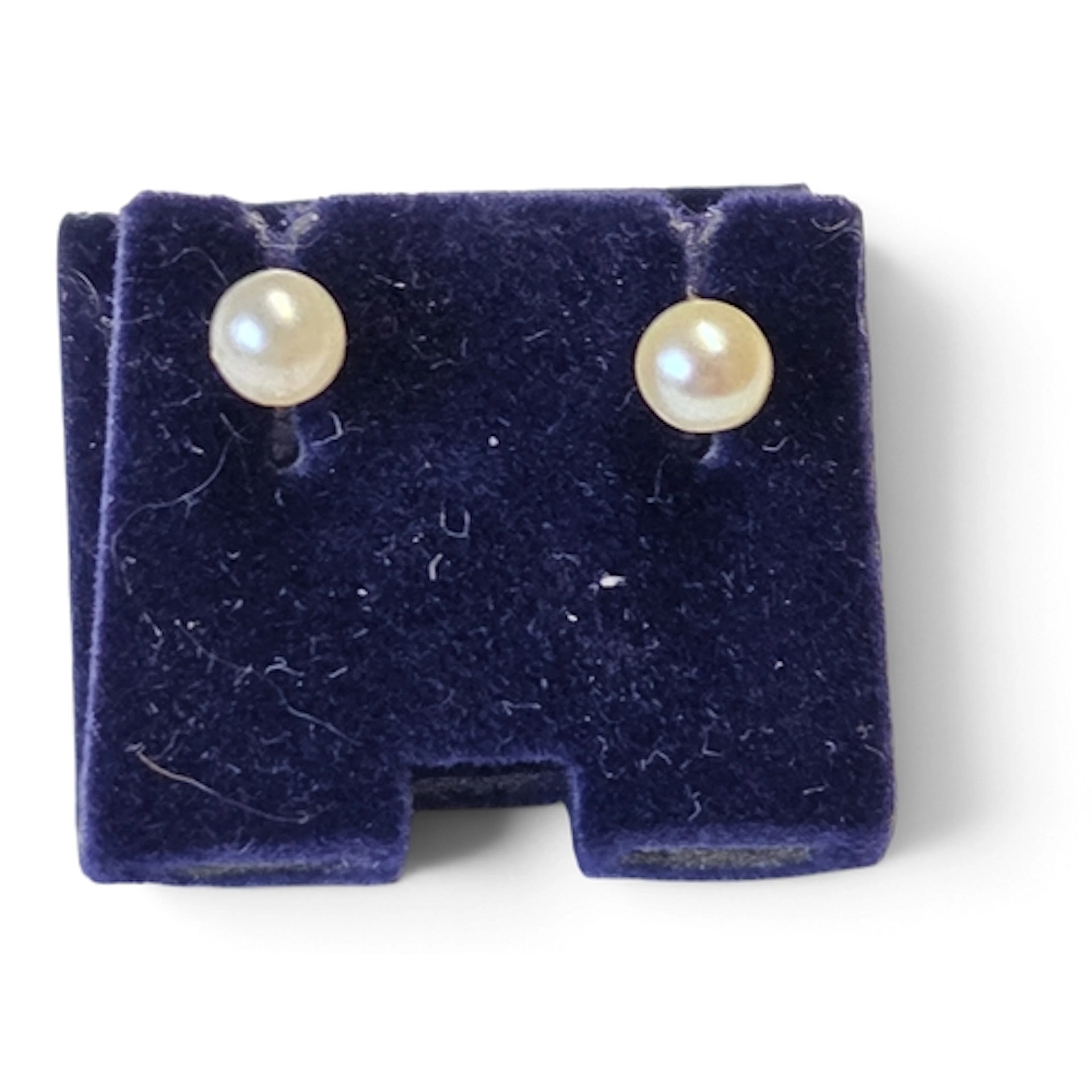 A nice pair of 9ct Gold and Pearl Earrings.