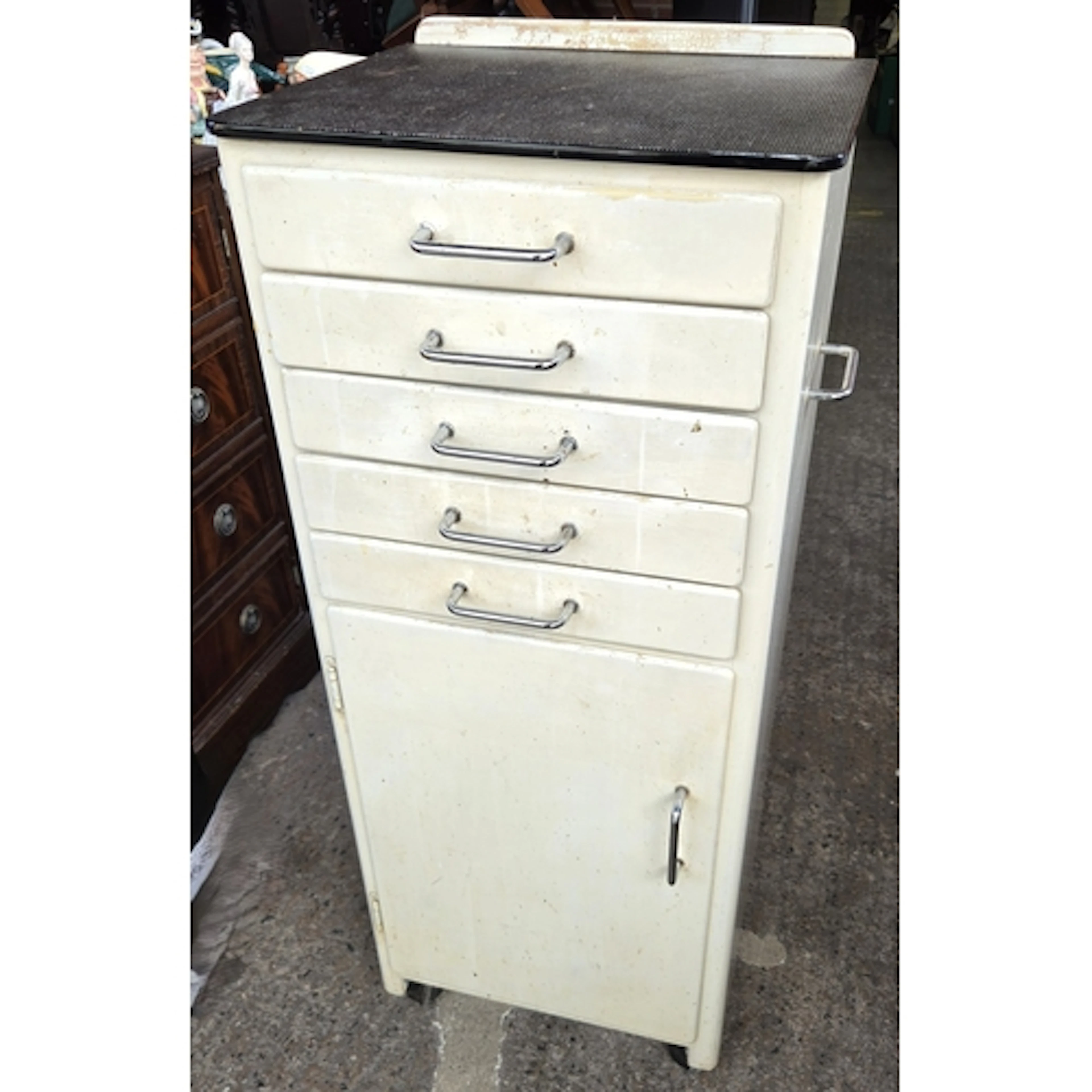 An Early 20th century dentist/ doctors cabinet with drawers ...