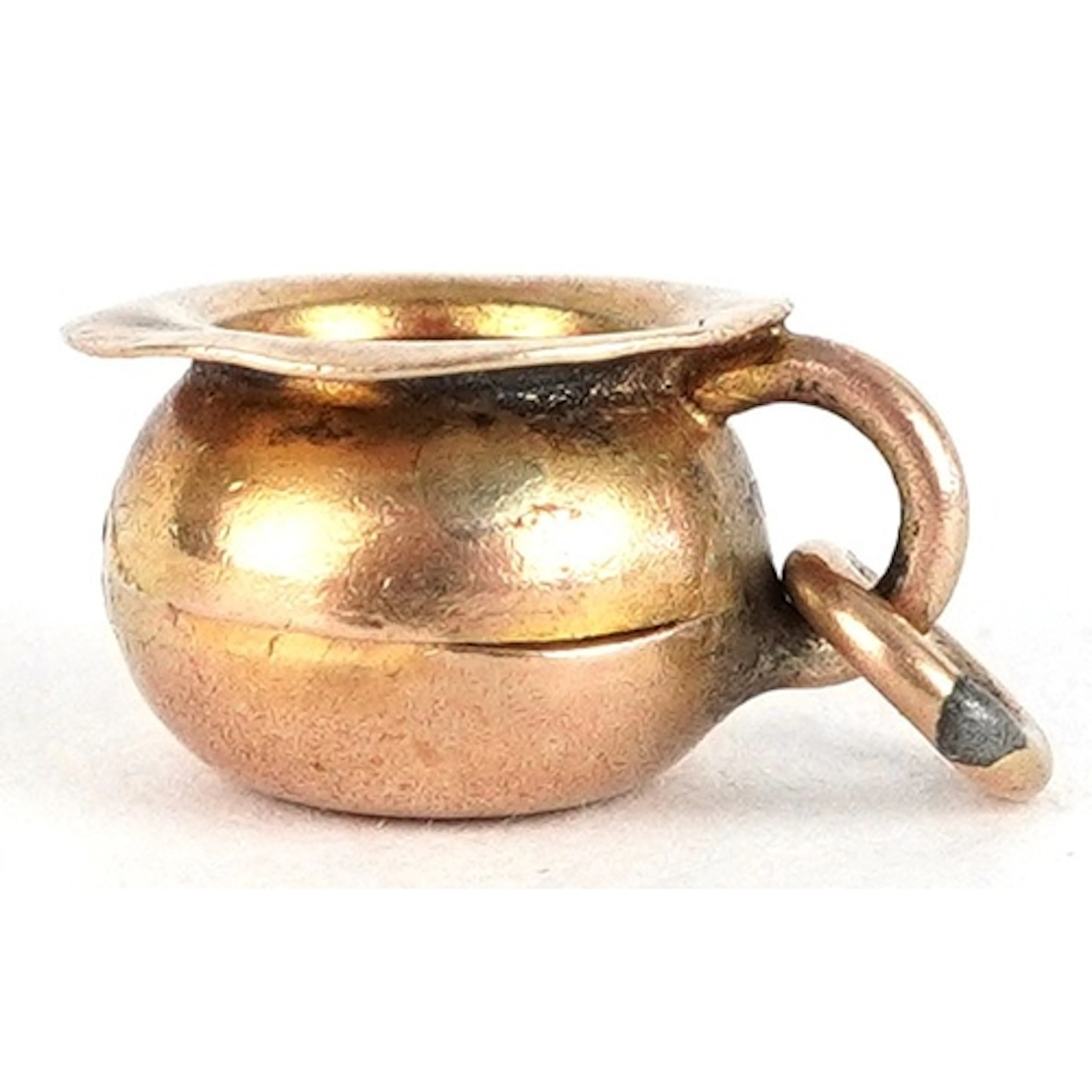 9ct gold charm in the form of a chamber pot, 9.0mm in diamet...