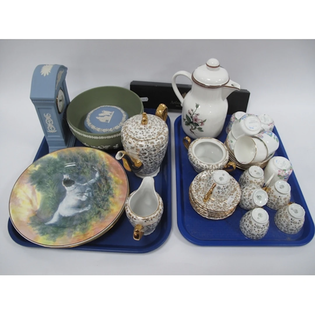 Ceramics, including Wedgwood jasperware mantel clock, trinke...