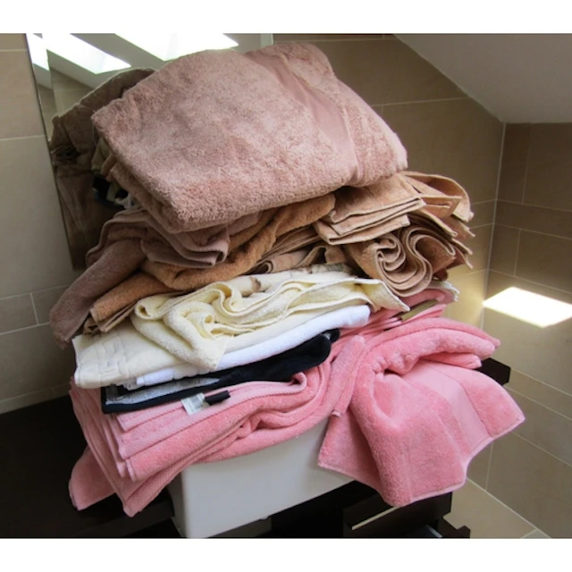 Large Quantity of Various Good Quality Bath Towels, etc. Som...