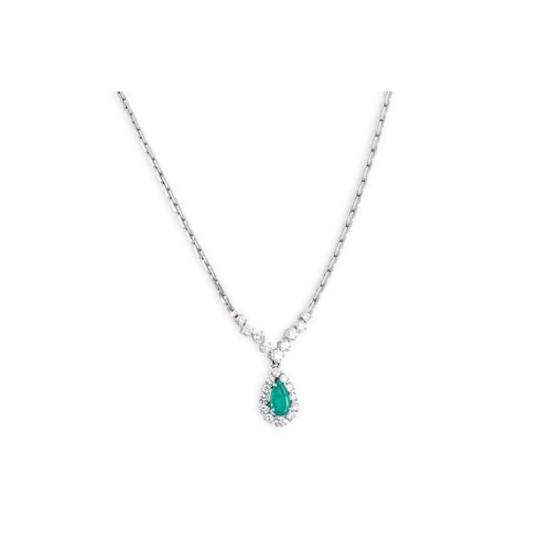 AN EMERALD AND DIAMOND SET CLUSTER PENDANT, the V-shaped nec...