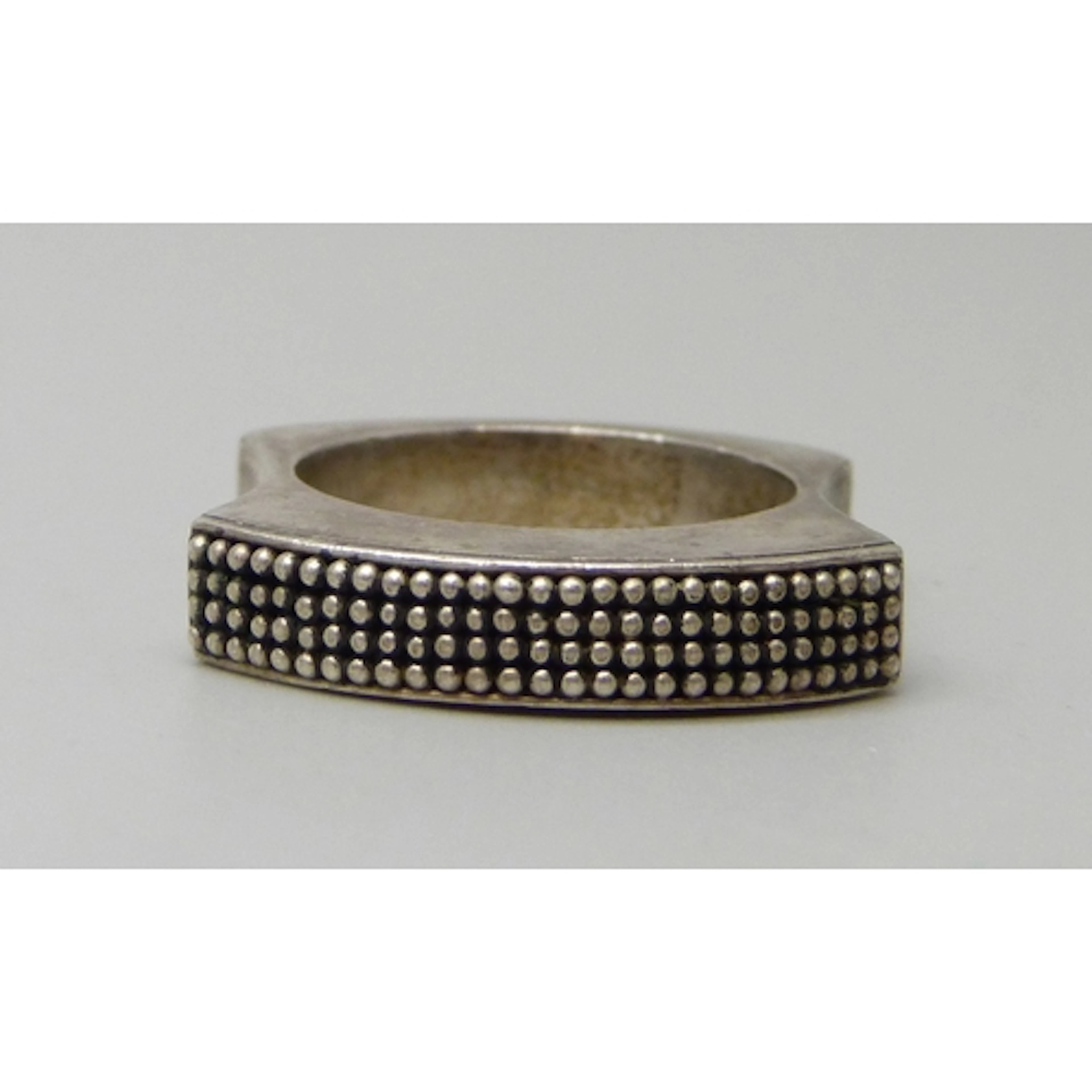 A chunky Modernist textured design silver ring, R.5