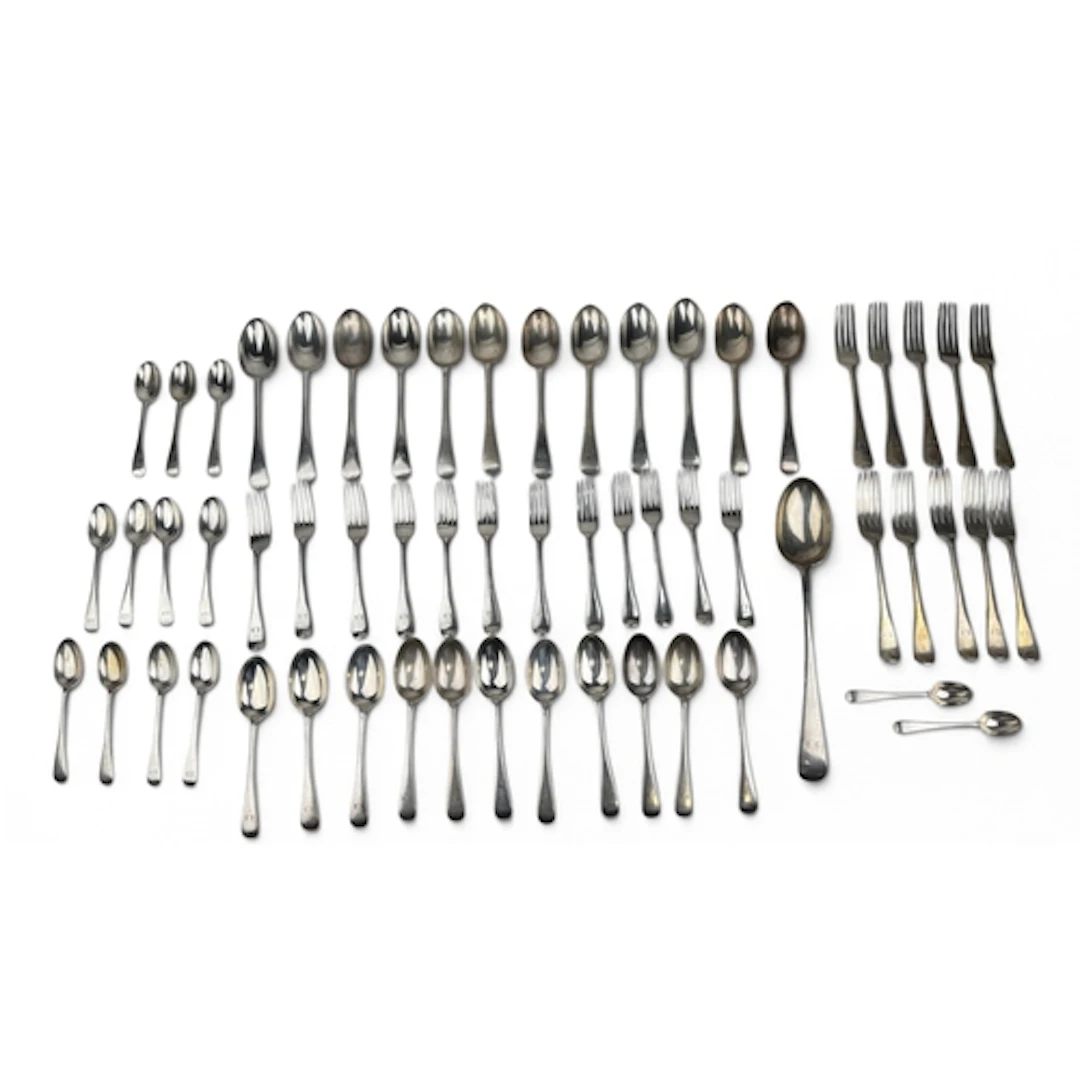 AN EDWARDIAN OLD ENGLISH PATTERN SILVER CANTEEN, GEORGE JACK...