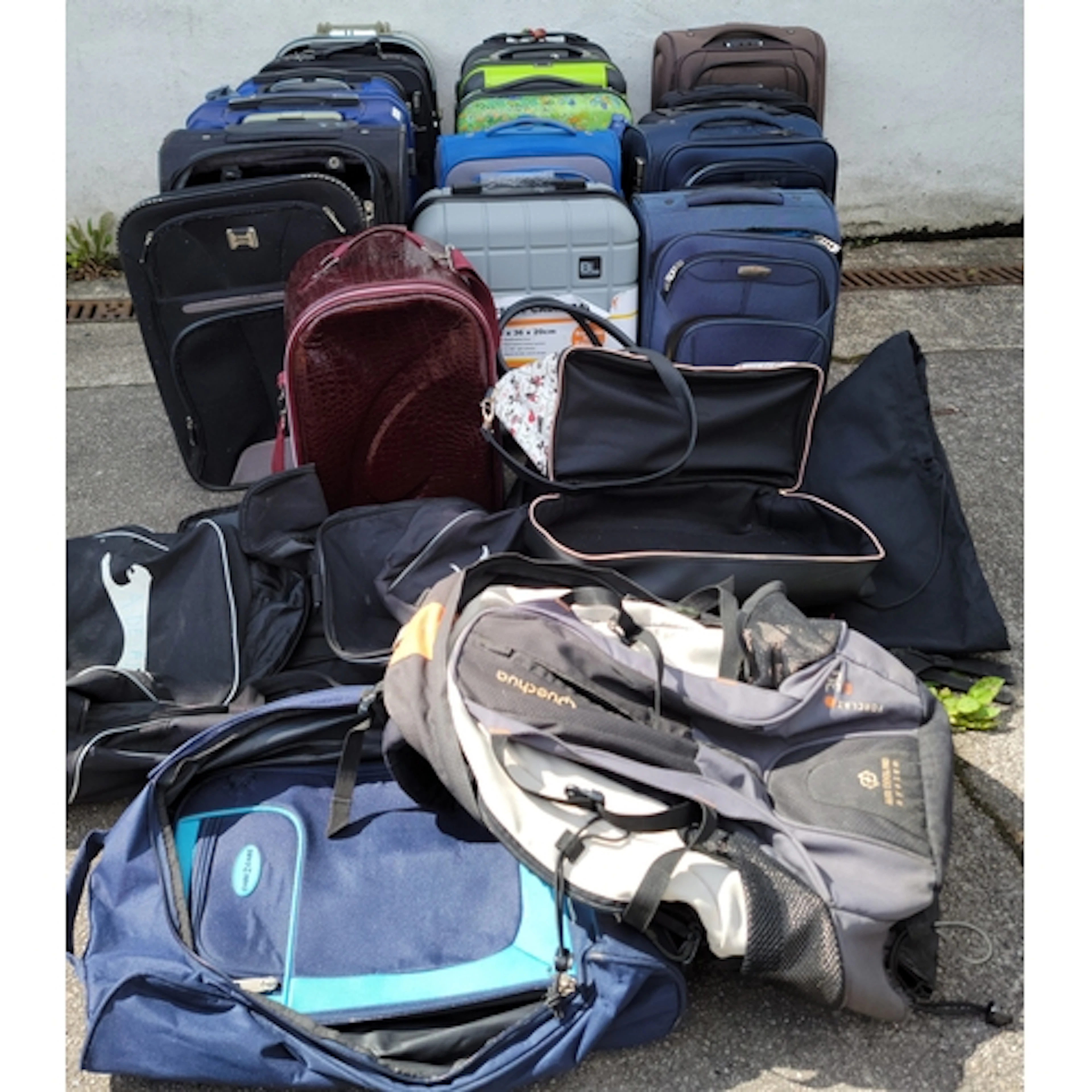 SELECTION OF SIXTEEN SUITCASES, THREE HOLDALLS, ONE RUCKSACK...