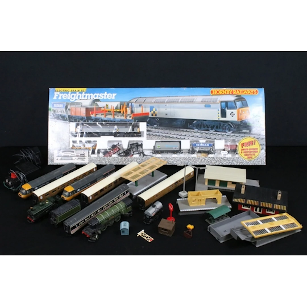 Collection of OO gauge model railway to include a boxed R697...
