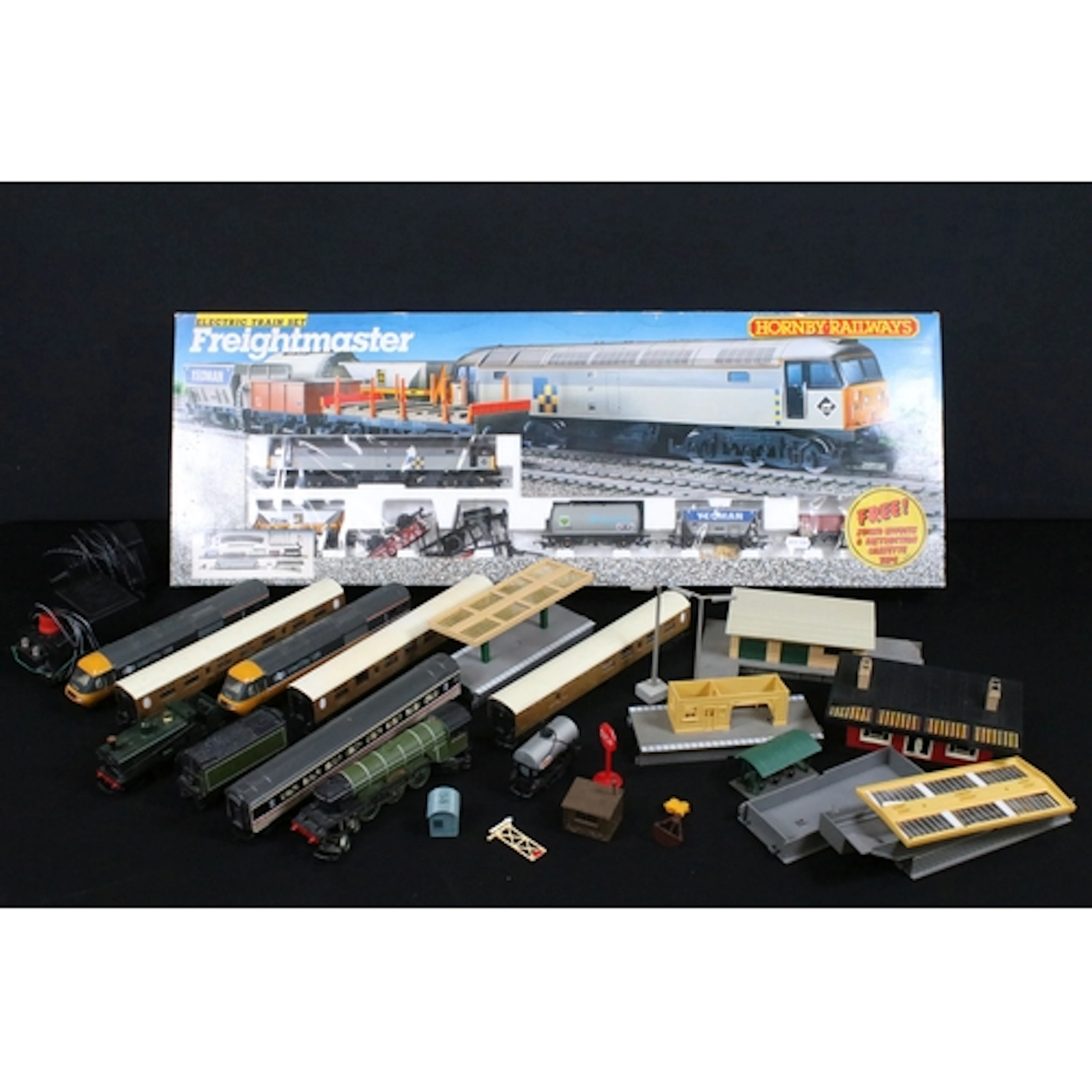 Collection of OO gauge model railway to include a boxed R697...