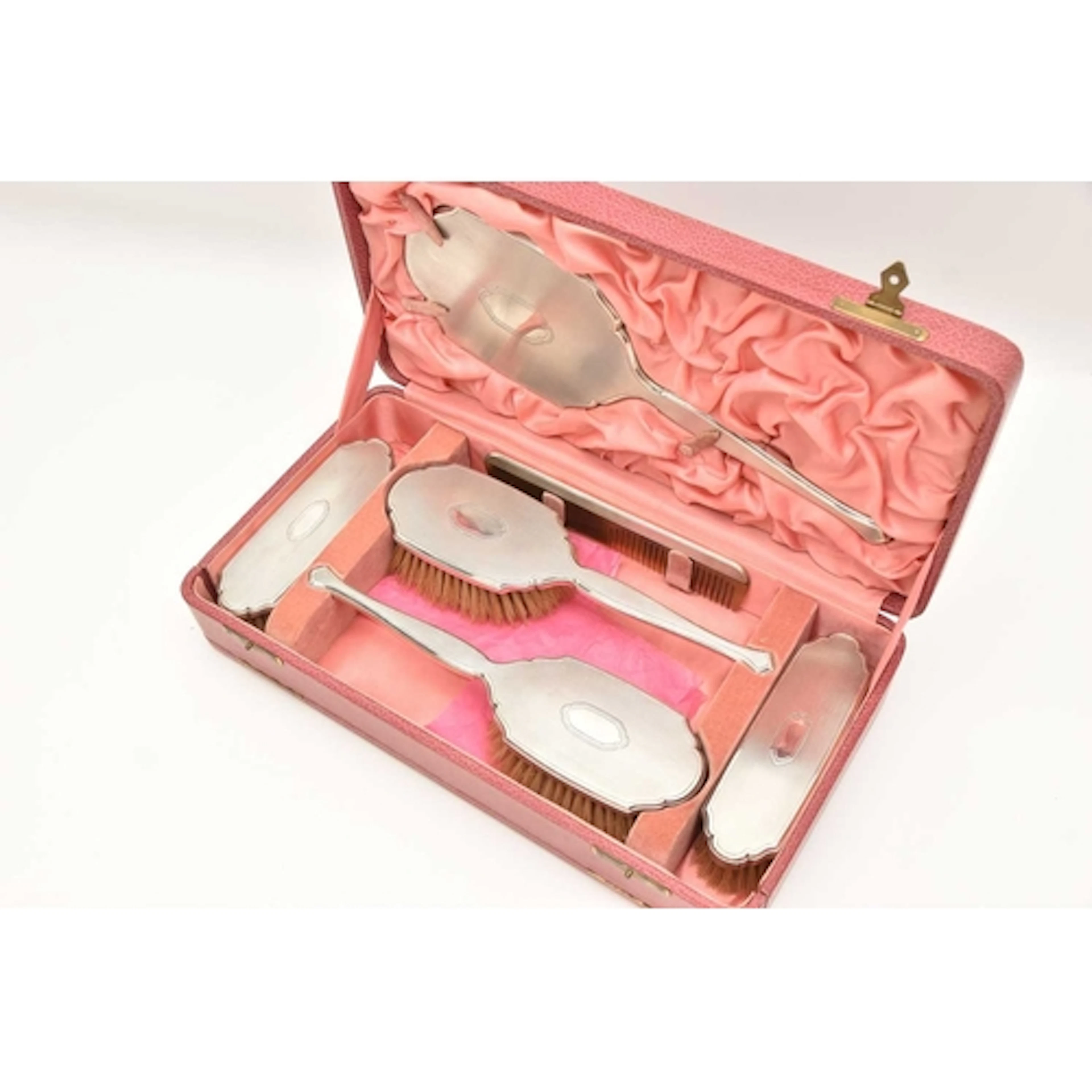 AN EARLY 20TH CENTURY CASED SILVER DRESSING TABLE SET, compr...