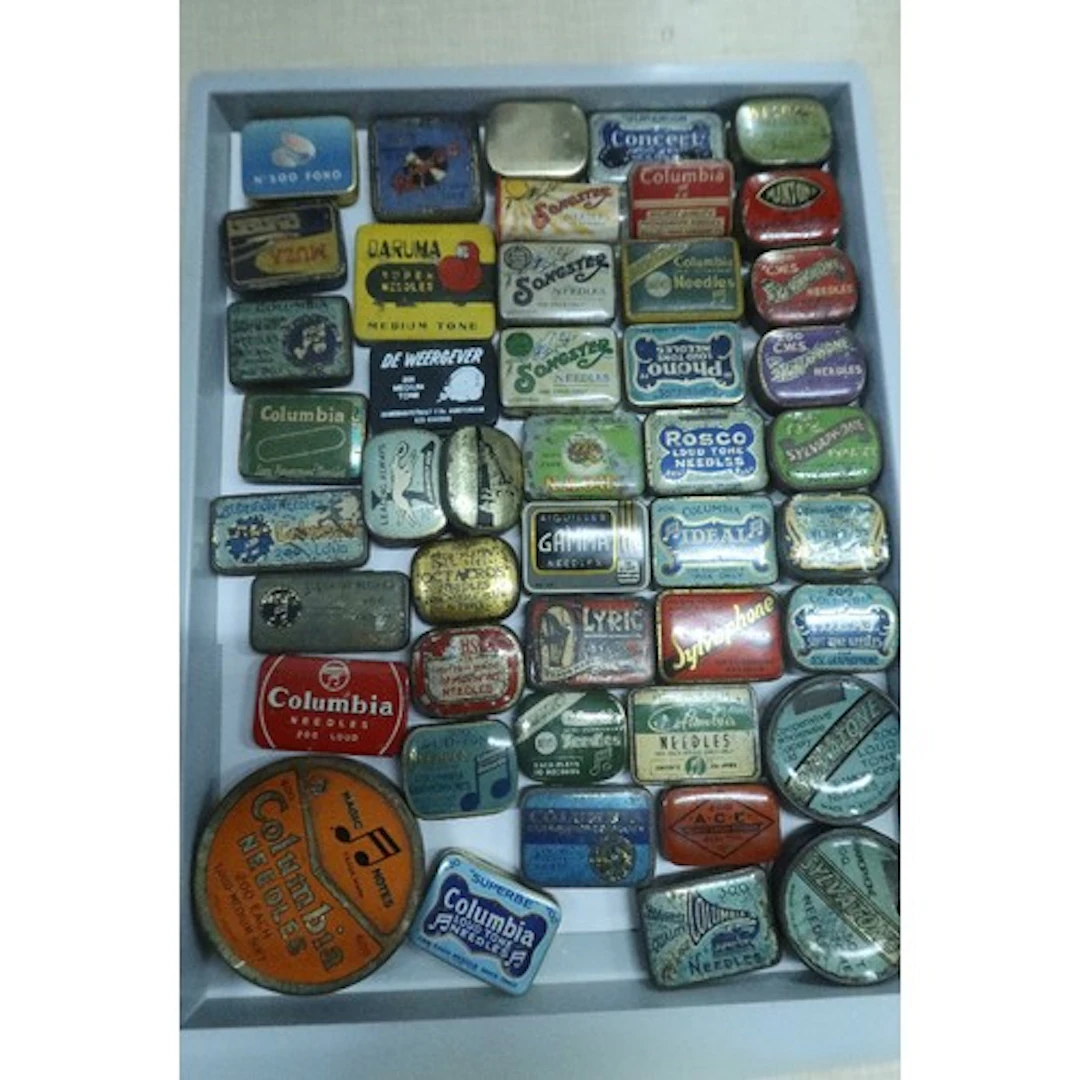 A tray of vintage gramphone needle tins