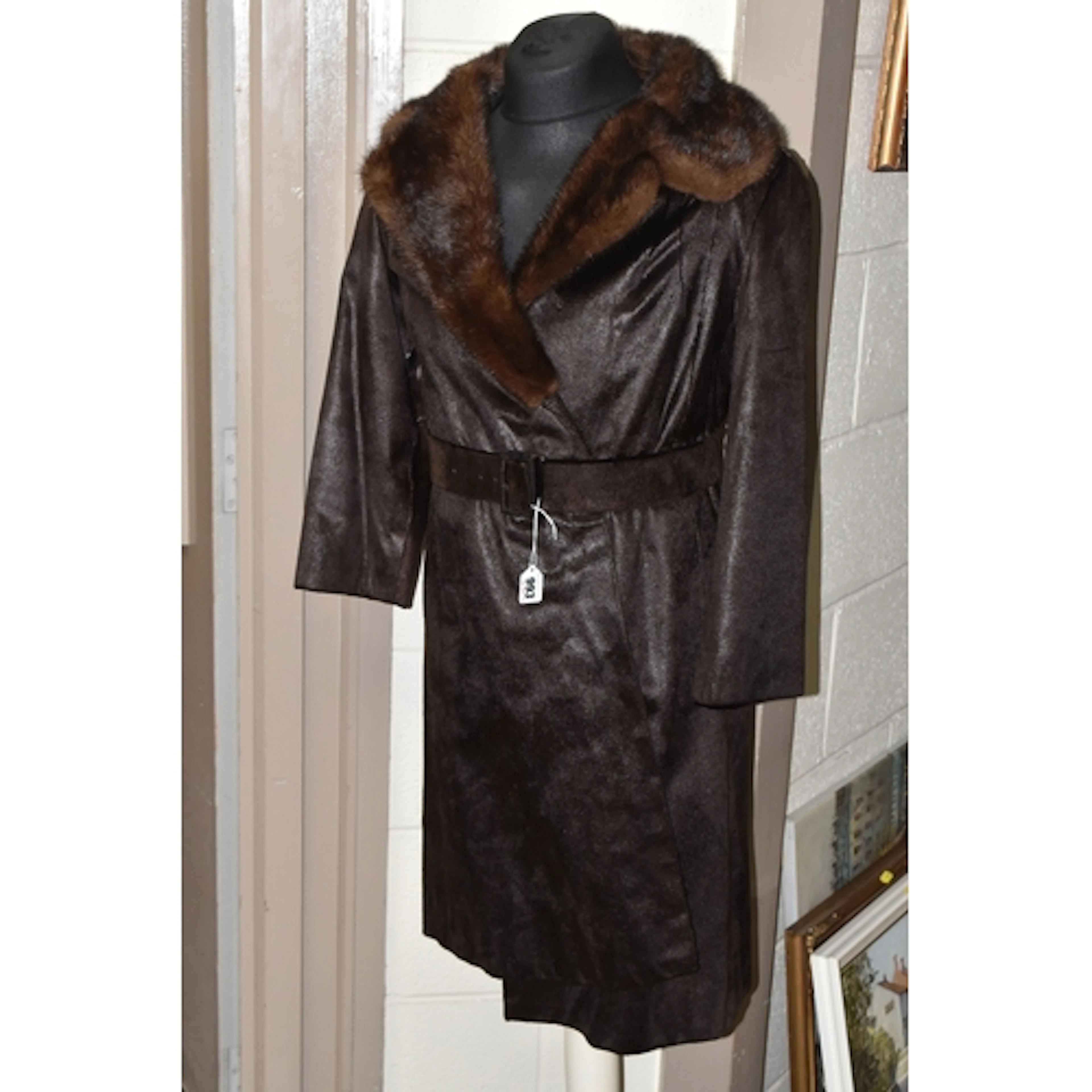 ONE BOX AND LOOSE FUR COAT AND FUR/FAUX FUR ACCESORRIES, to ...