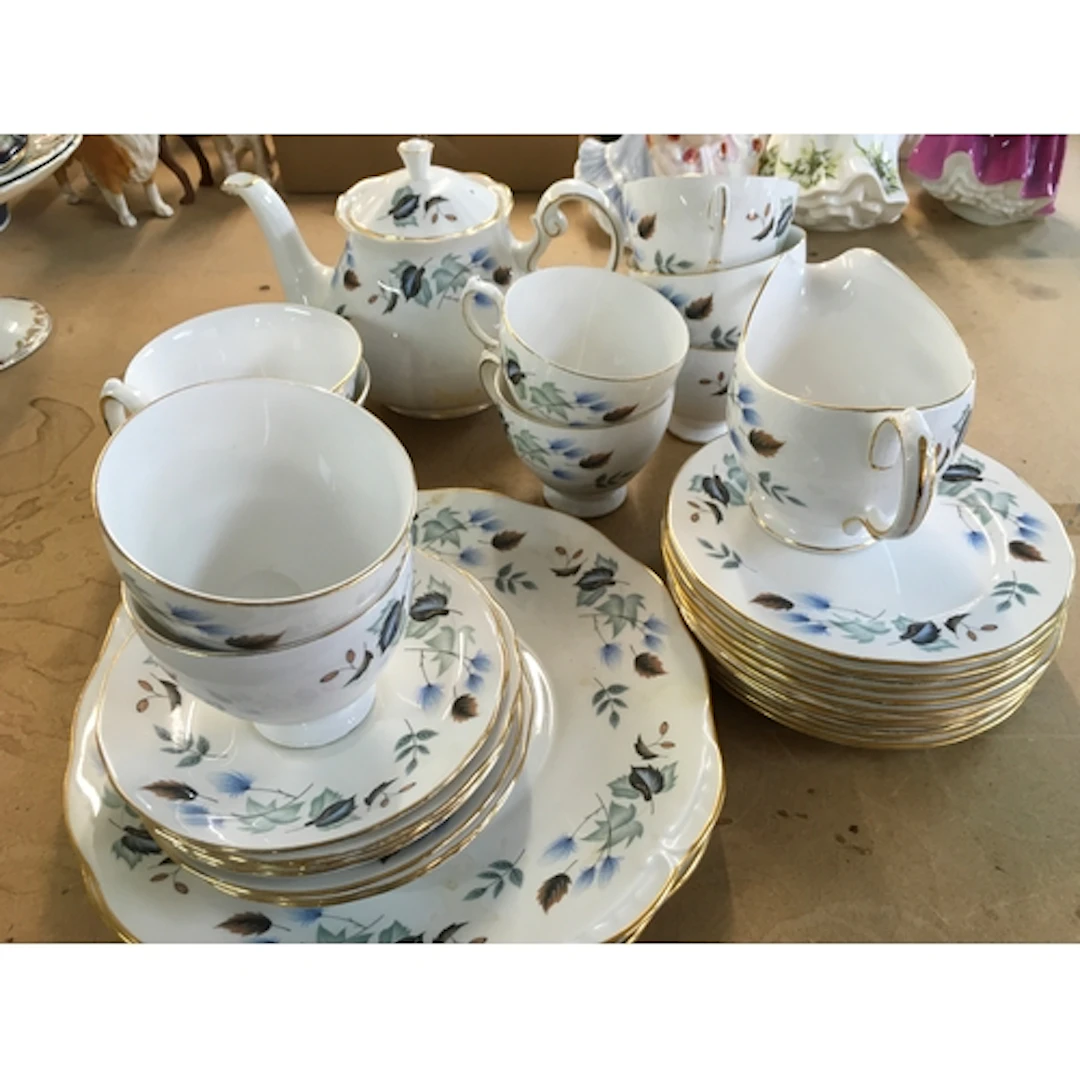 vintage Colclough (Ridgway) "Linden" (Pattern No. 8162) fine...