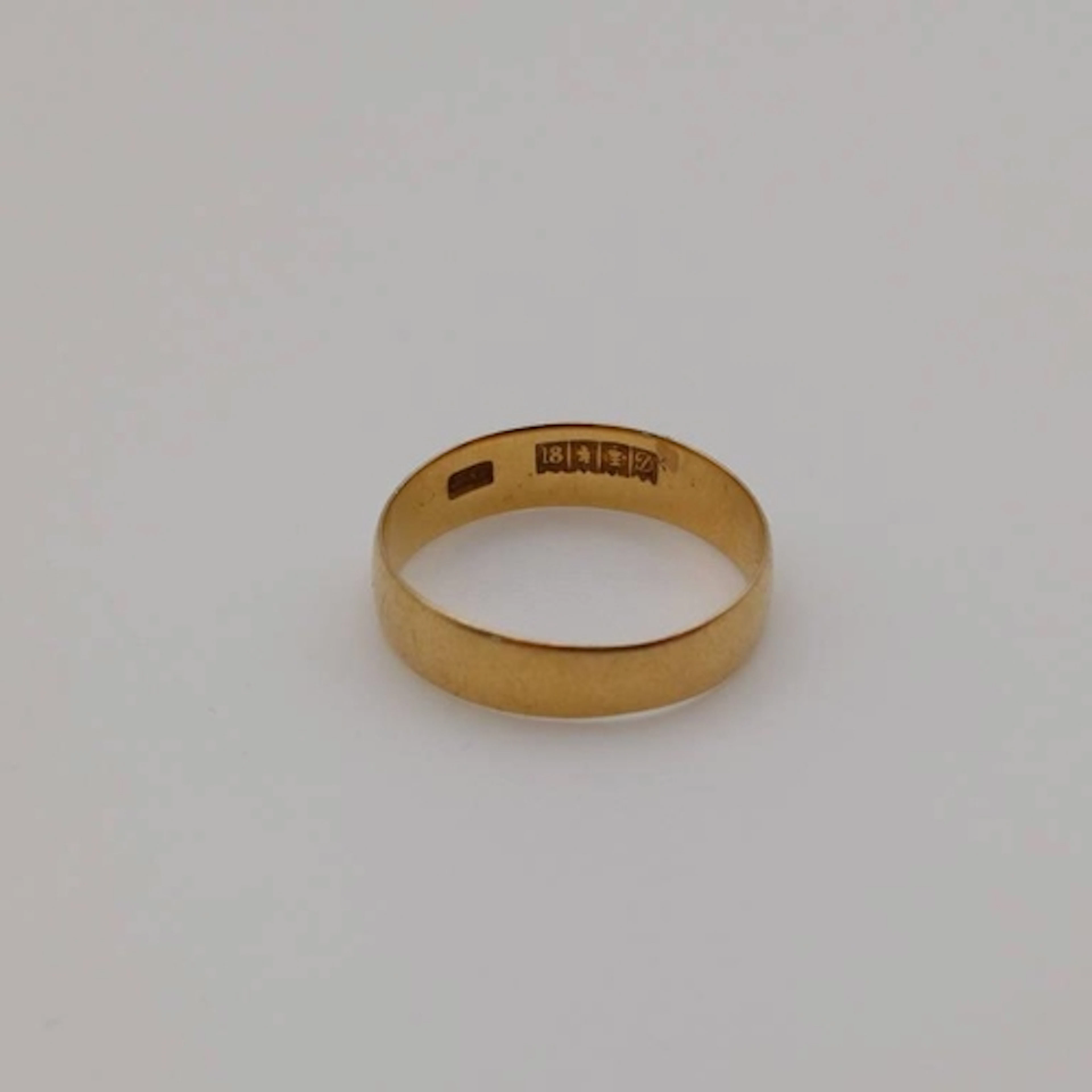 SCOTTISH 18CT GOLD WEDDING BAND, GLASGOW 1900 - RING SIZE O,...