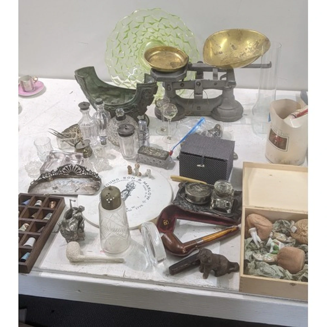 Collectables to include a uranium glass fruit bowl, a cased ...