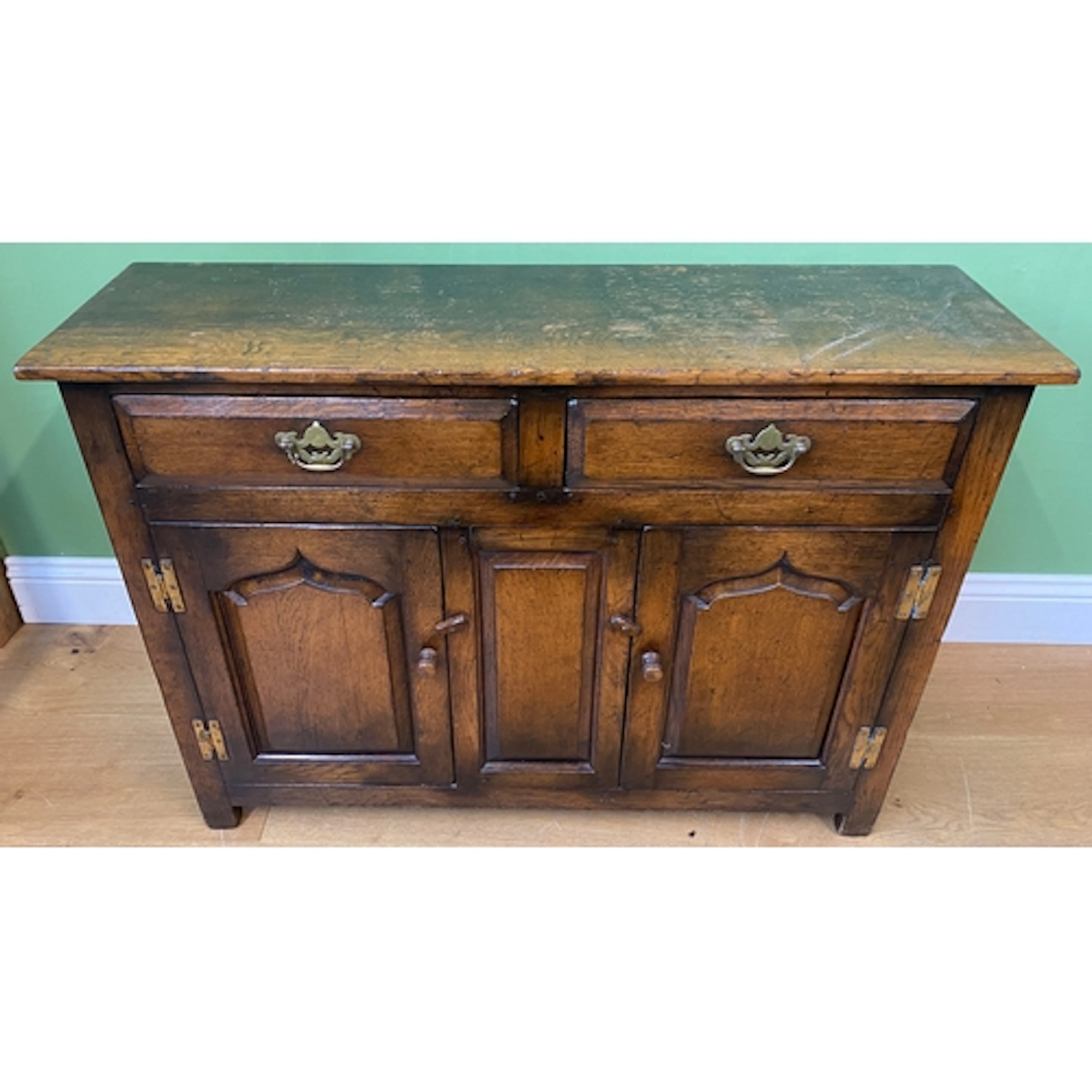 A good quality small reproduction oak sideboard with two dra...