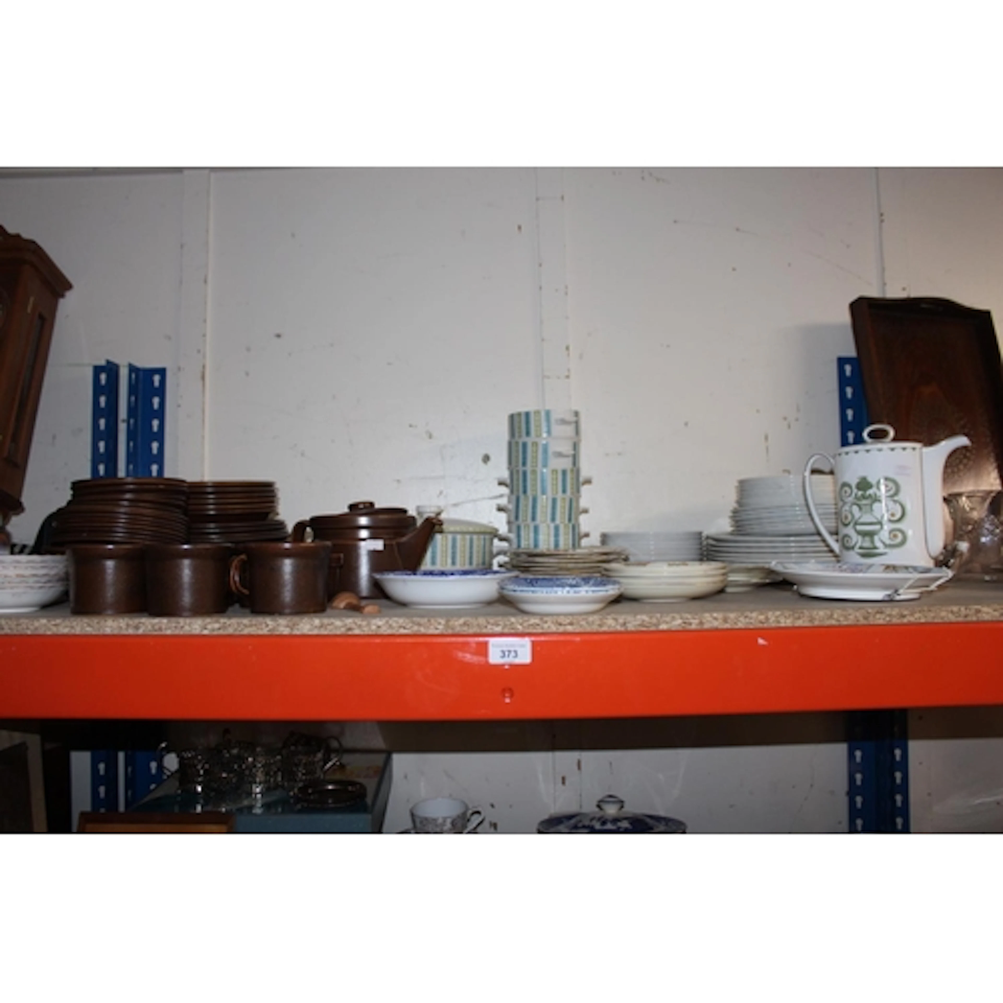 Dinner and teaware to include Susie Cooper Assyrian C1010 co...