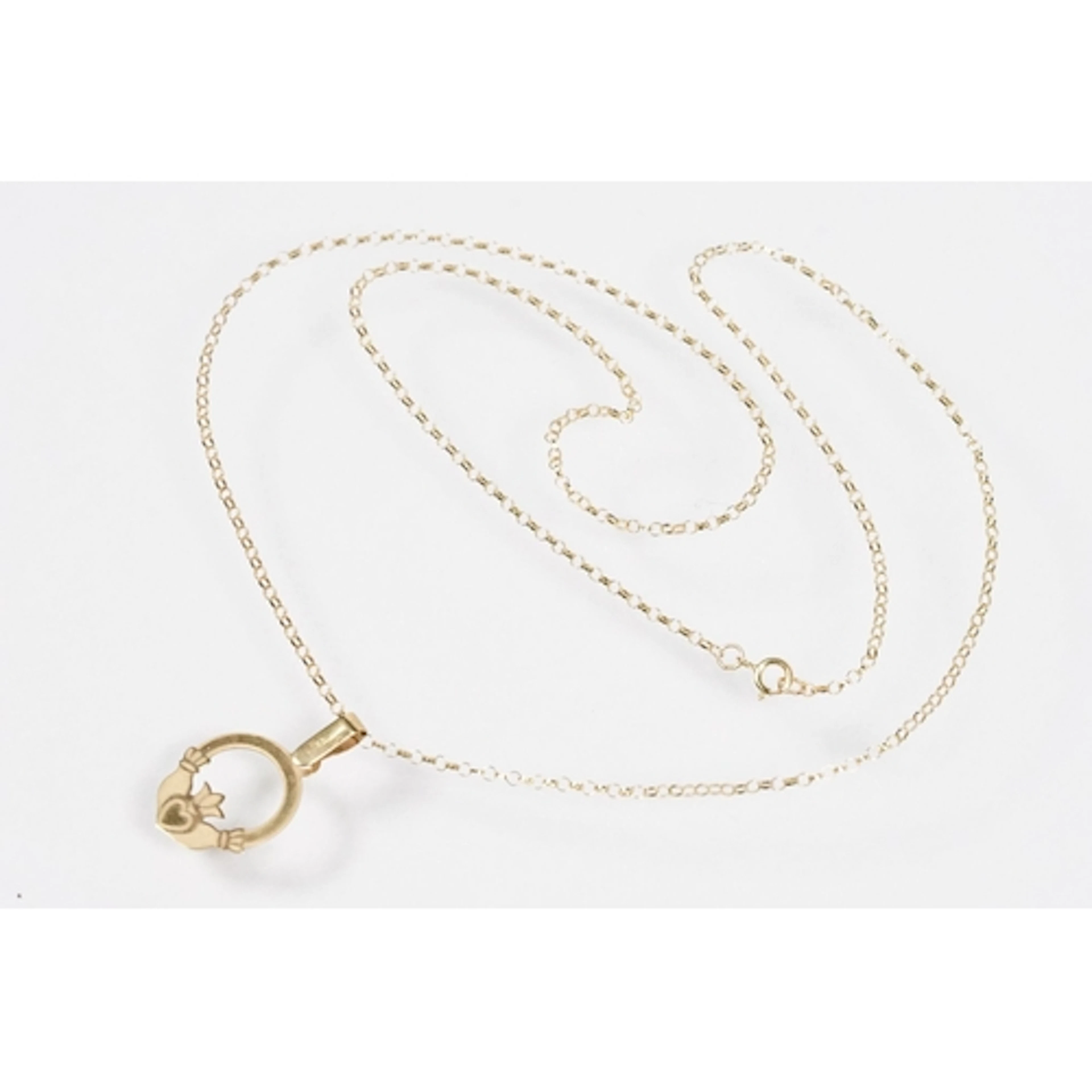 9ct gold claddagh style pendant necklace having a fine link ...