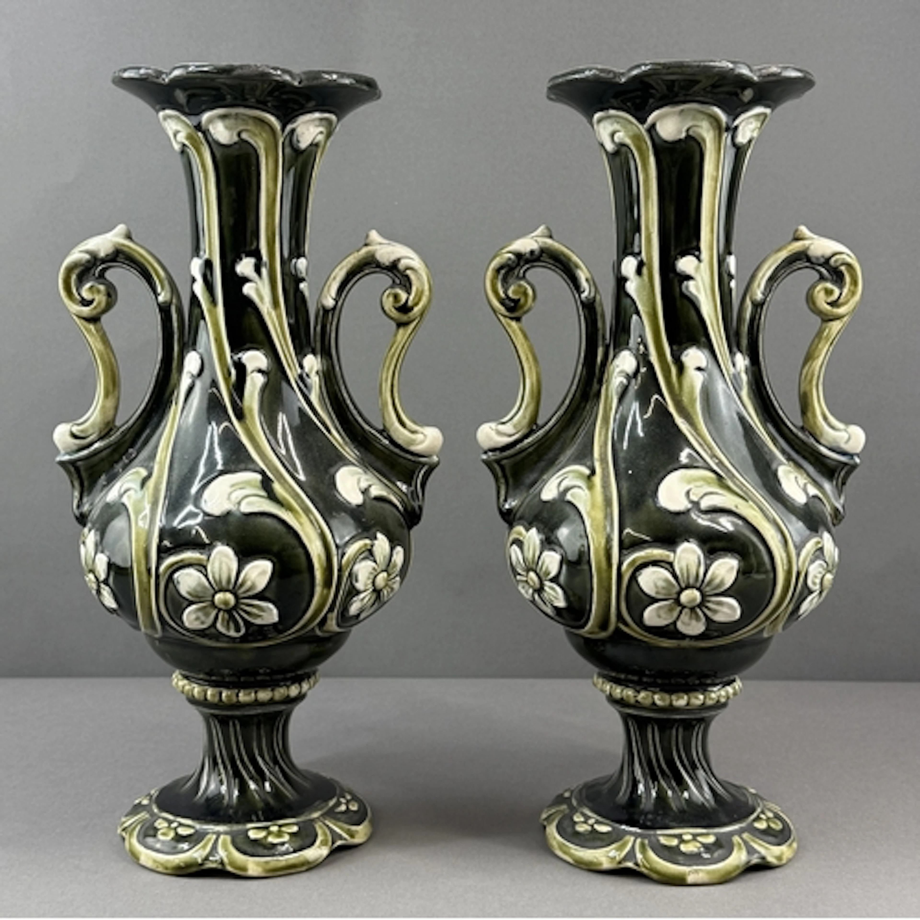 Ceramics: 20th-century pair of double handled Majolica-style...