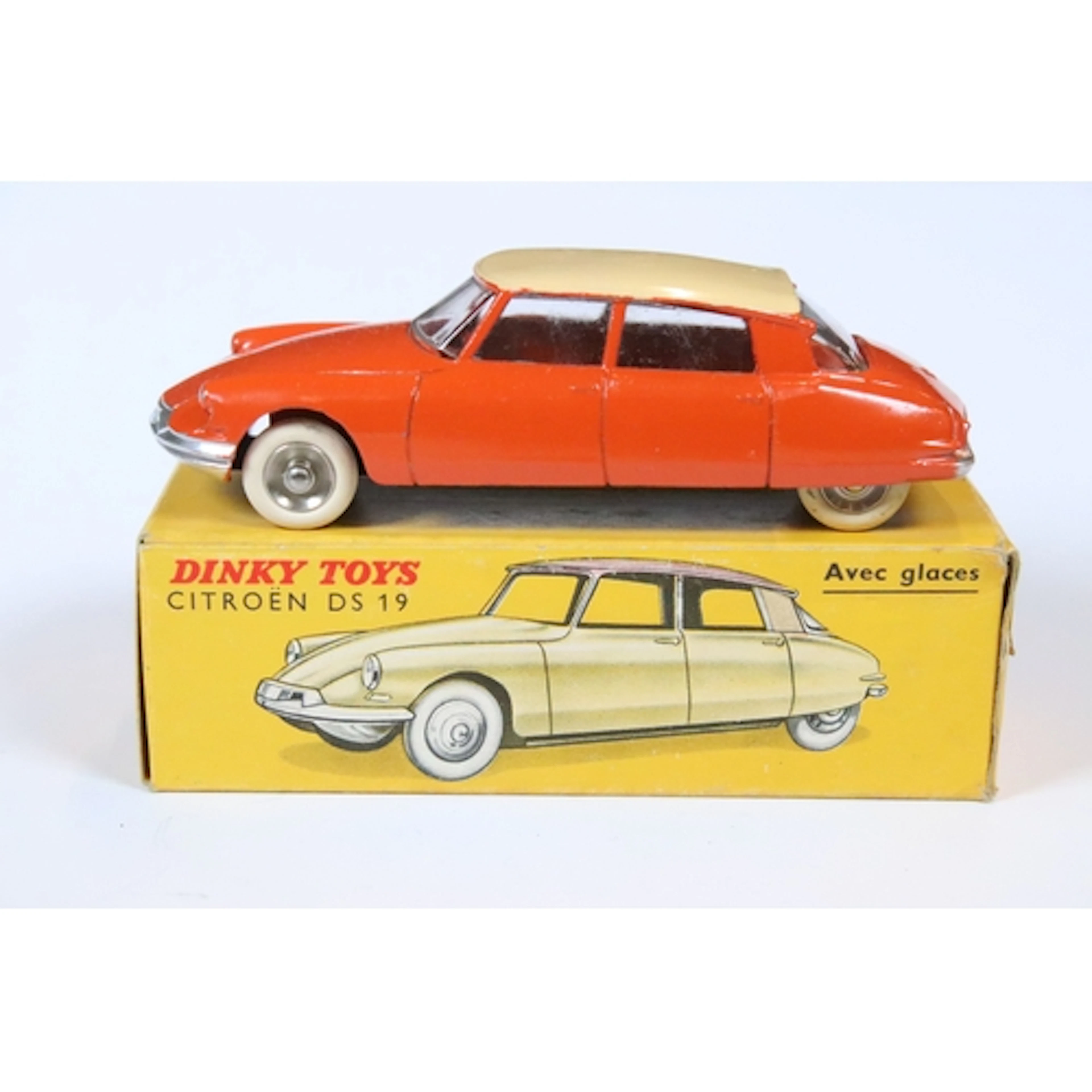 Boxed French Dinky 24C Citroen DS 19 diecast model in dark o...