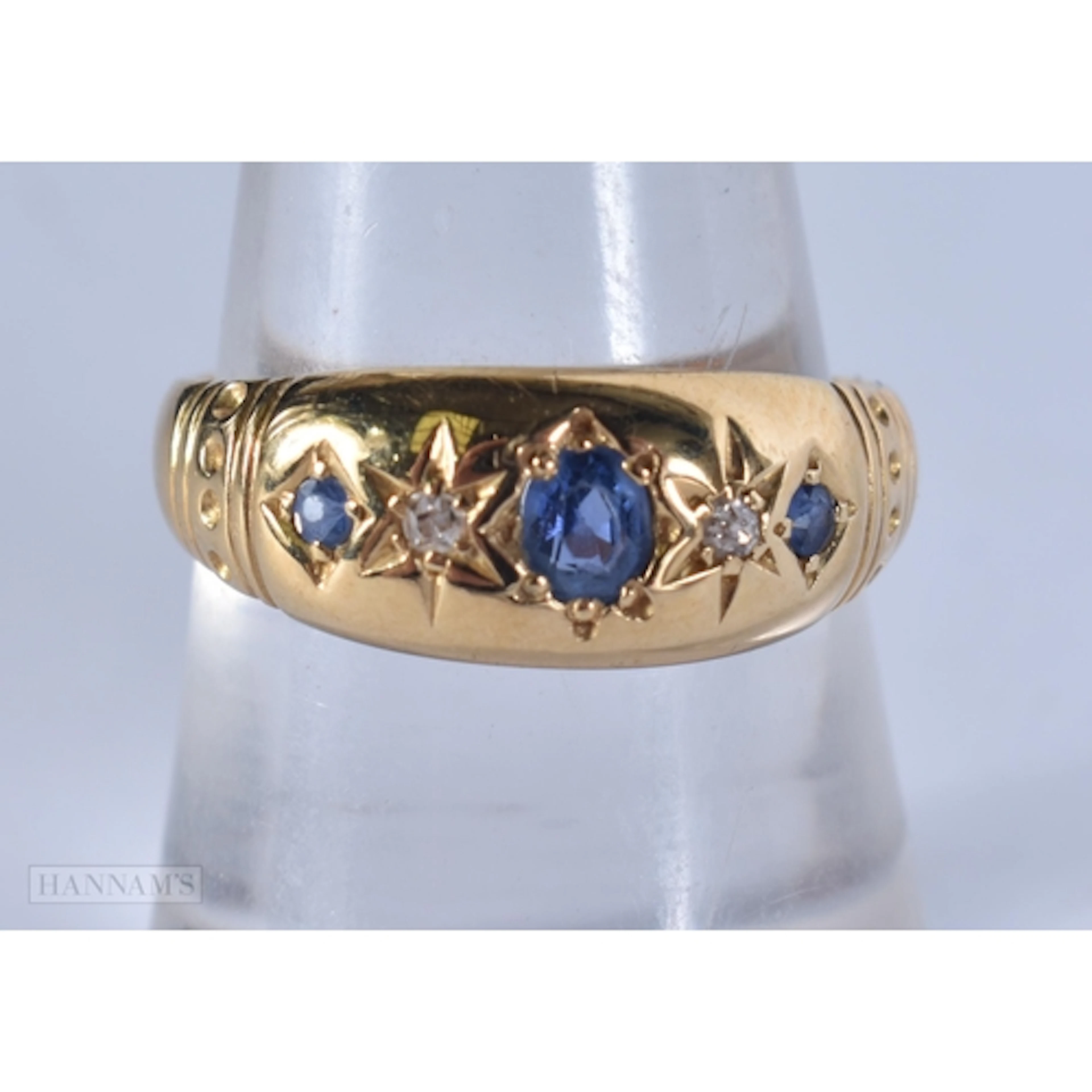 18ct gold sapphire & diamond trilogy ring. Size O, (3.7g)