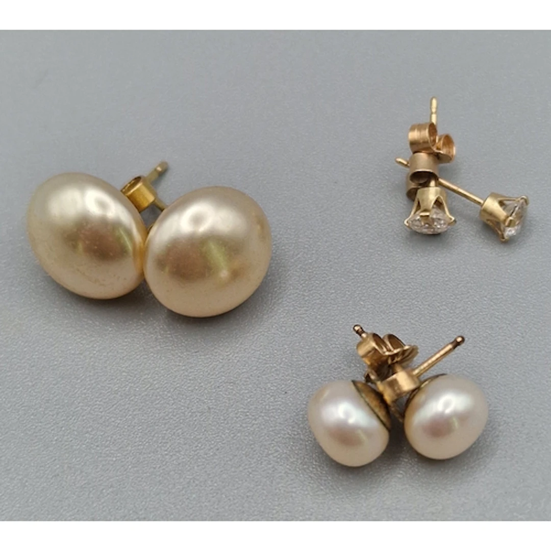 Two pairs of 14ct gold and pearl earrings, together with a 9...